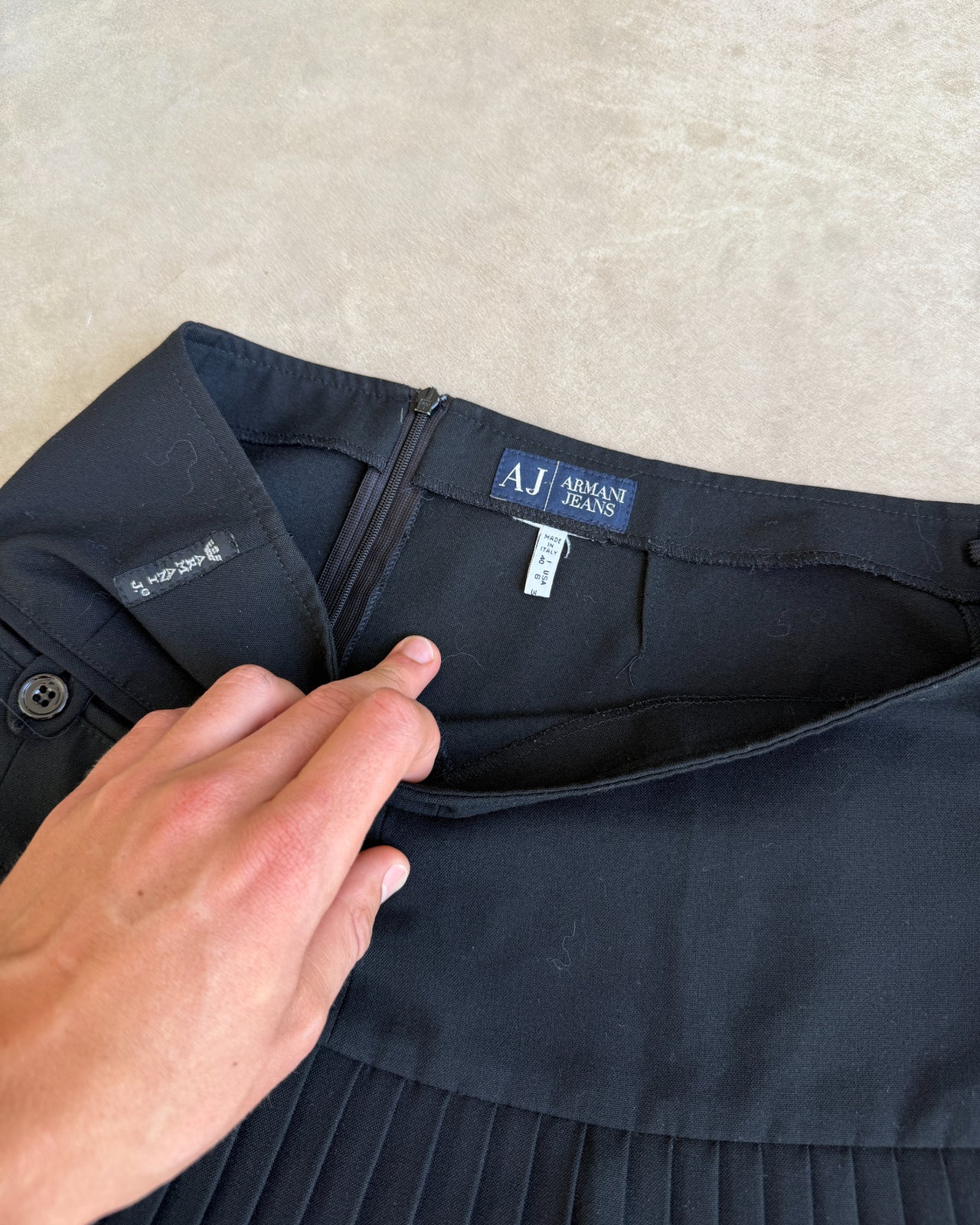 Armani Jeans Pleated Wool Mini Skirt – XS/S-on a concrete background