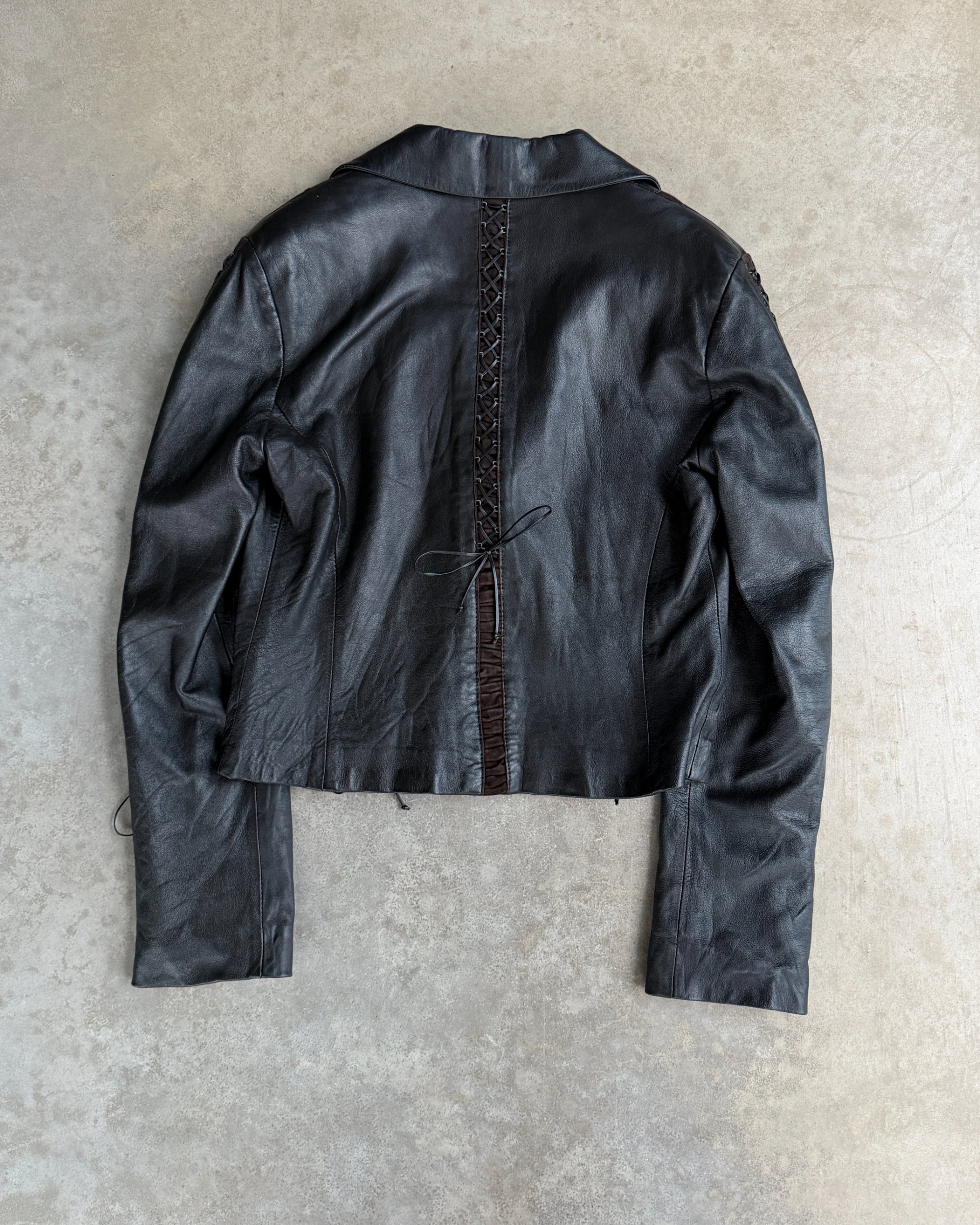 Roberta Scarpa Made in Italy Lace-Up Leather Jacket – M-on a concrete background