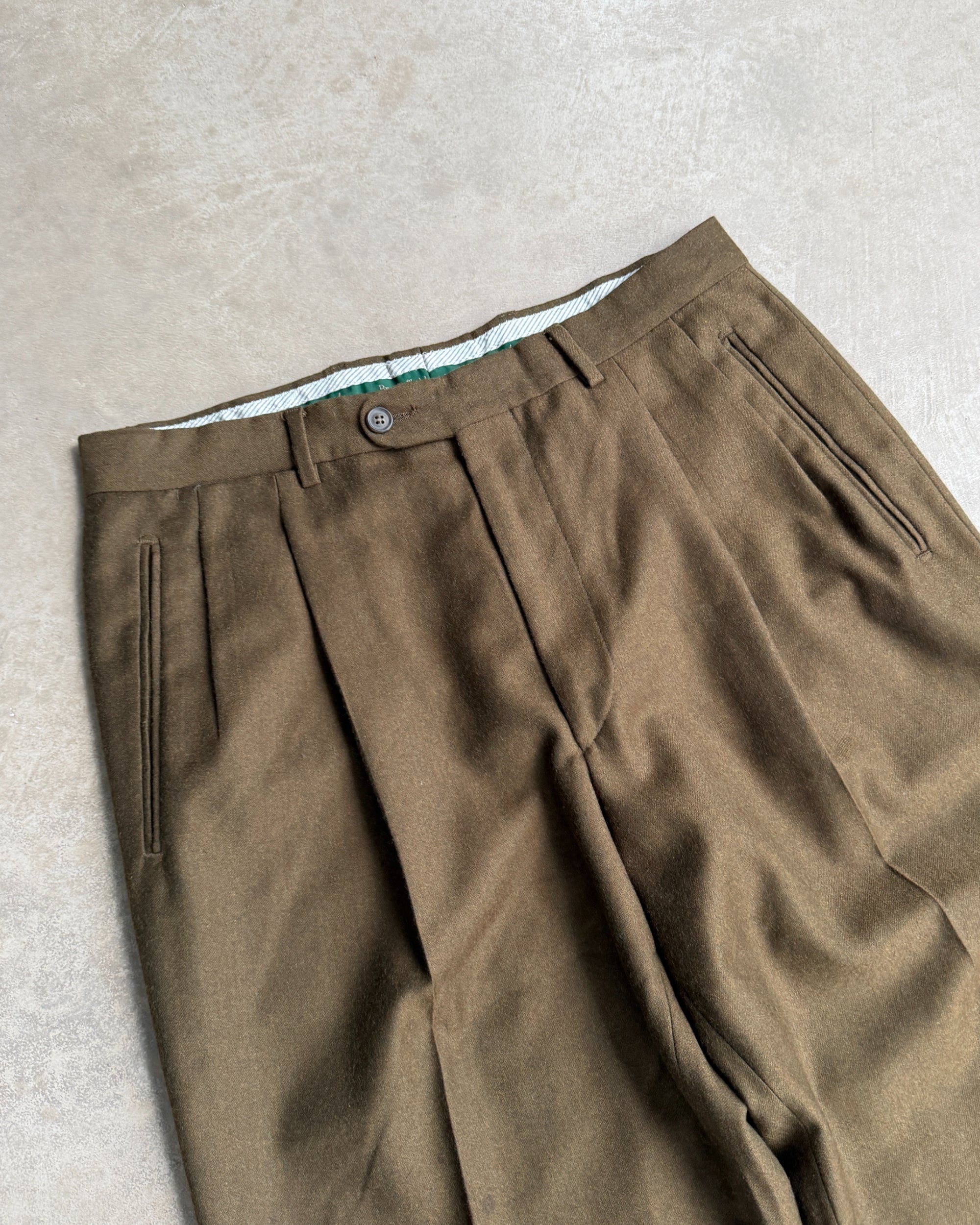 Brookfield Wool Wide Leg Trousers – M-on a concrete background