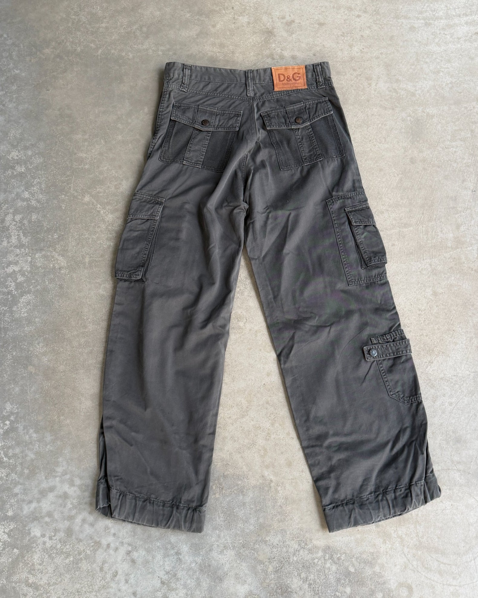 Dolce and Gabbana D&G Cargo Trousers – M-on a concrete background