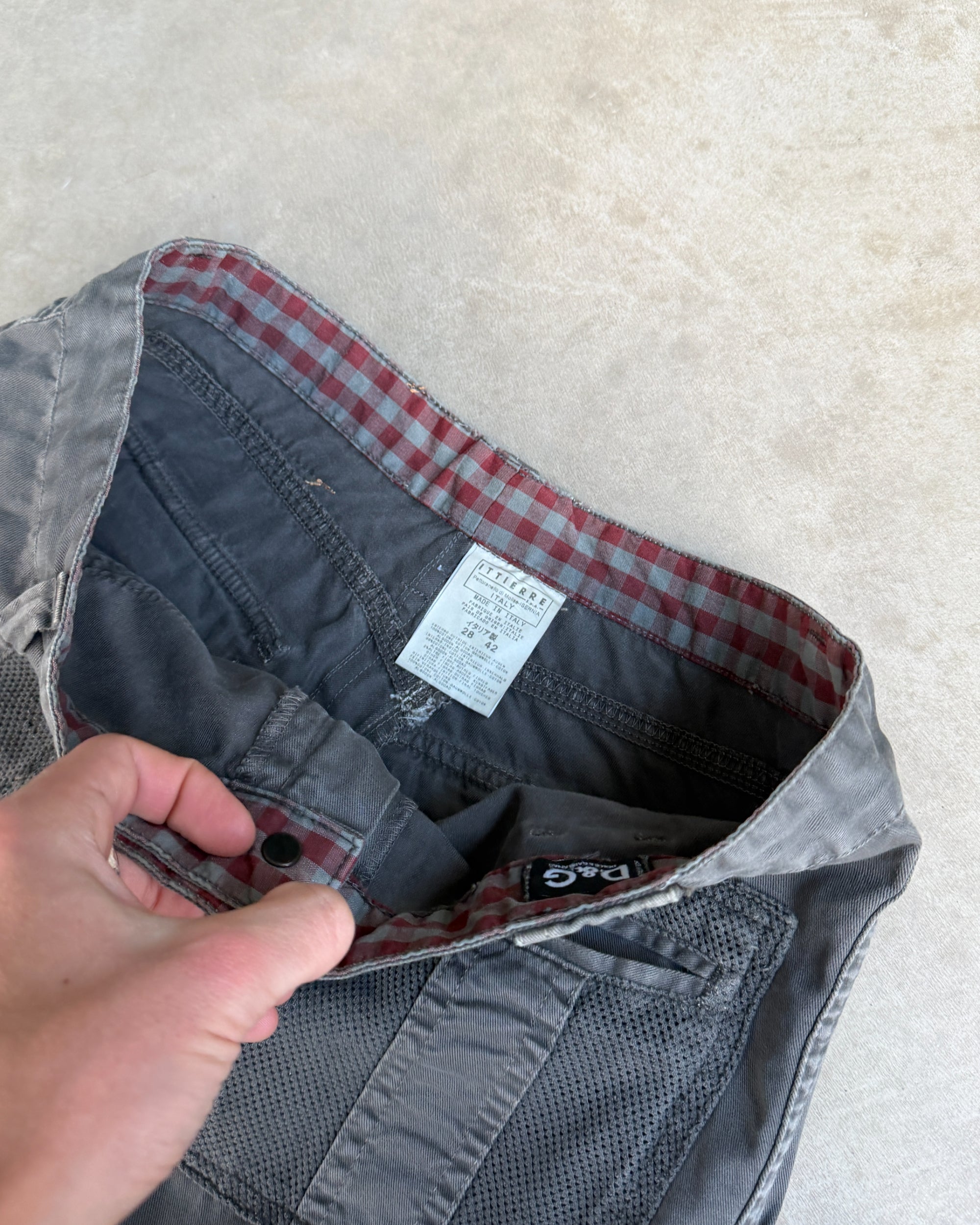 Dolce and Gabbana D&G Cargo Trousers – M-on a concrete background