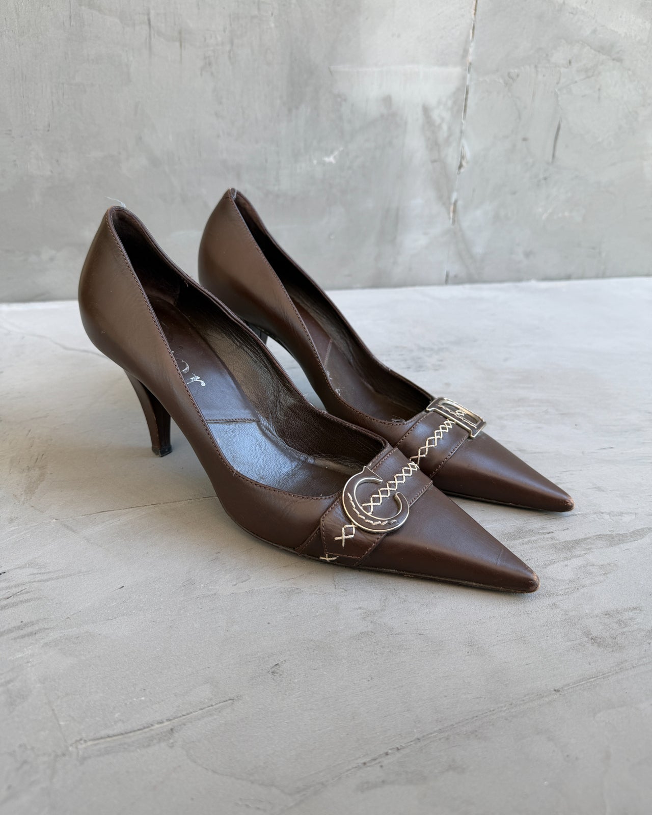 Christian Dior Brown Leather High Heel – EU 39.5-on a concrete background