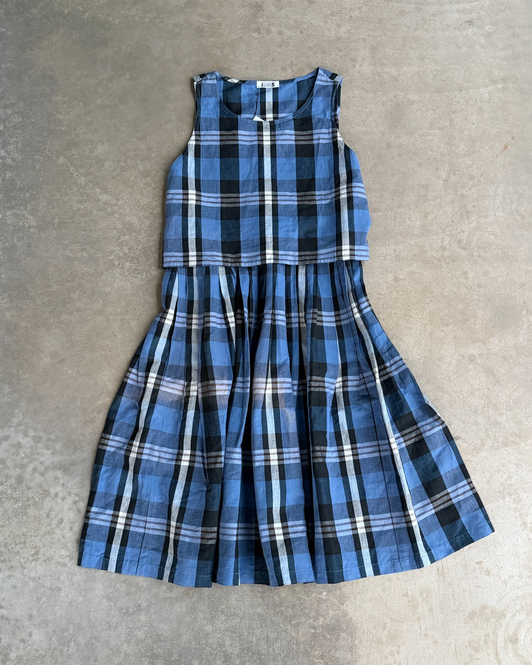 Issey Miyake IS Checkered Dress – M-on a concrete background