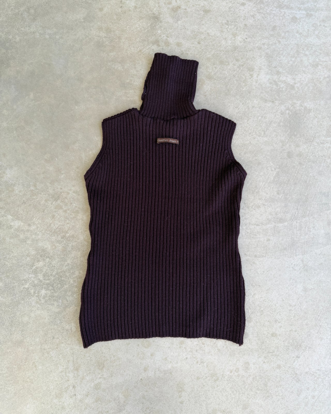 Jean Paul Gaultier Jeans 1990s Ribbed Sweatshirt with Removable Sleeves – S-on a concrete background