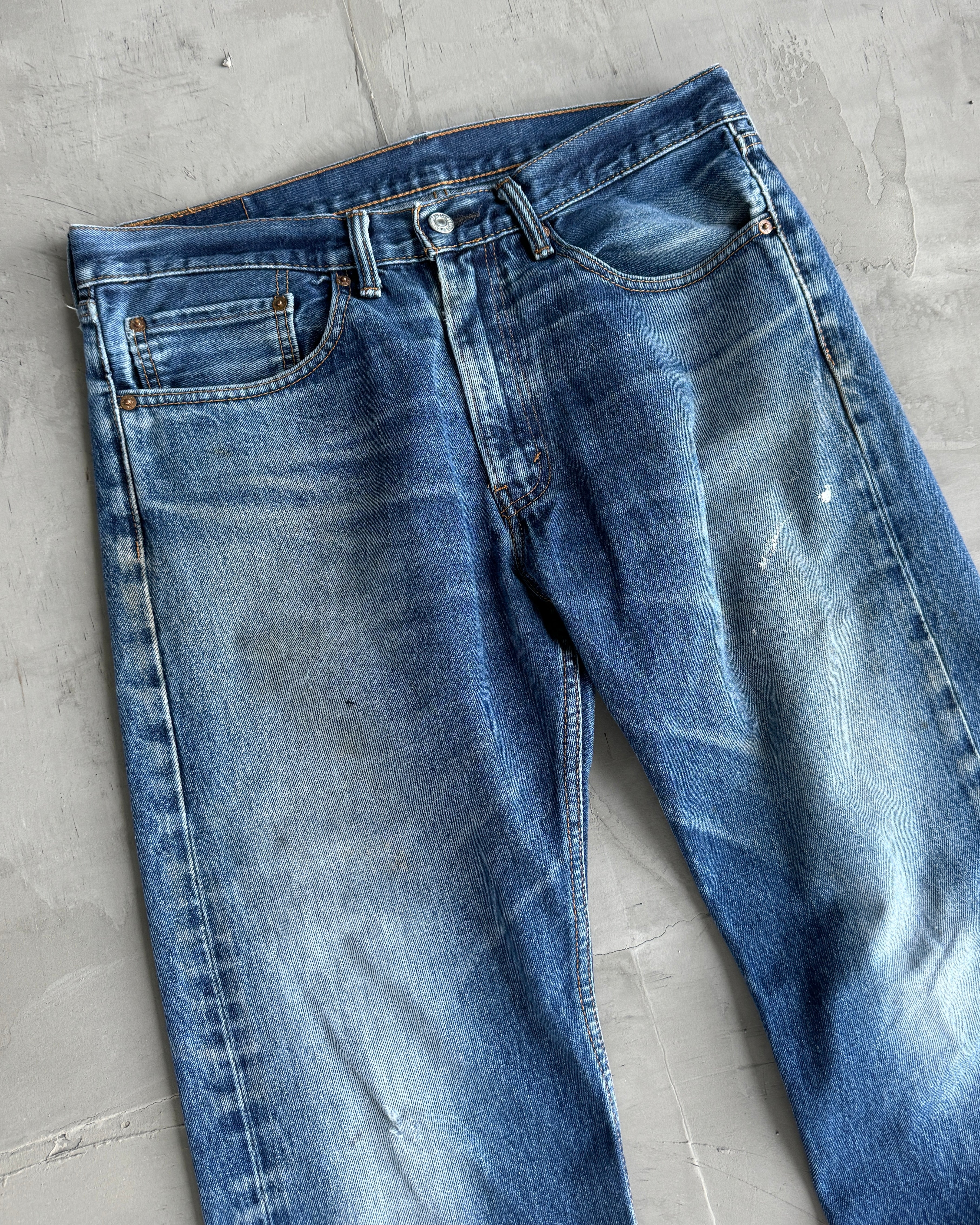 LEVI’S WASHED DISTRESSED 505 BLUE JEANS - W32/33