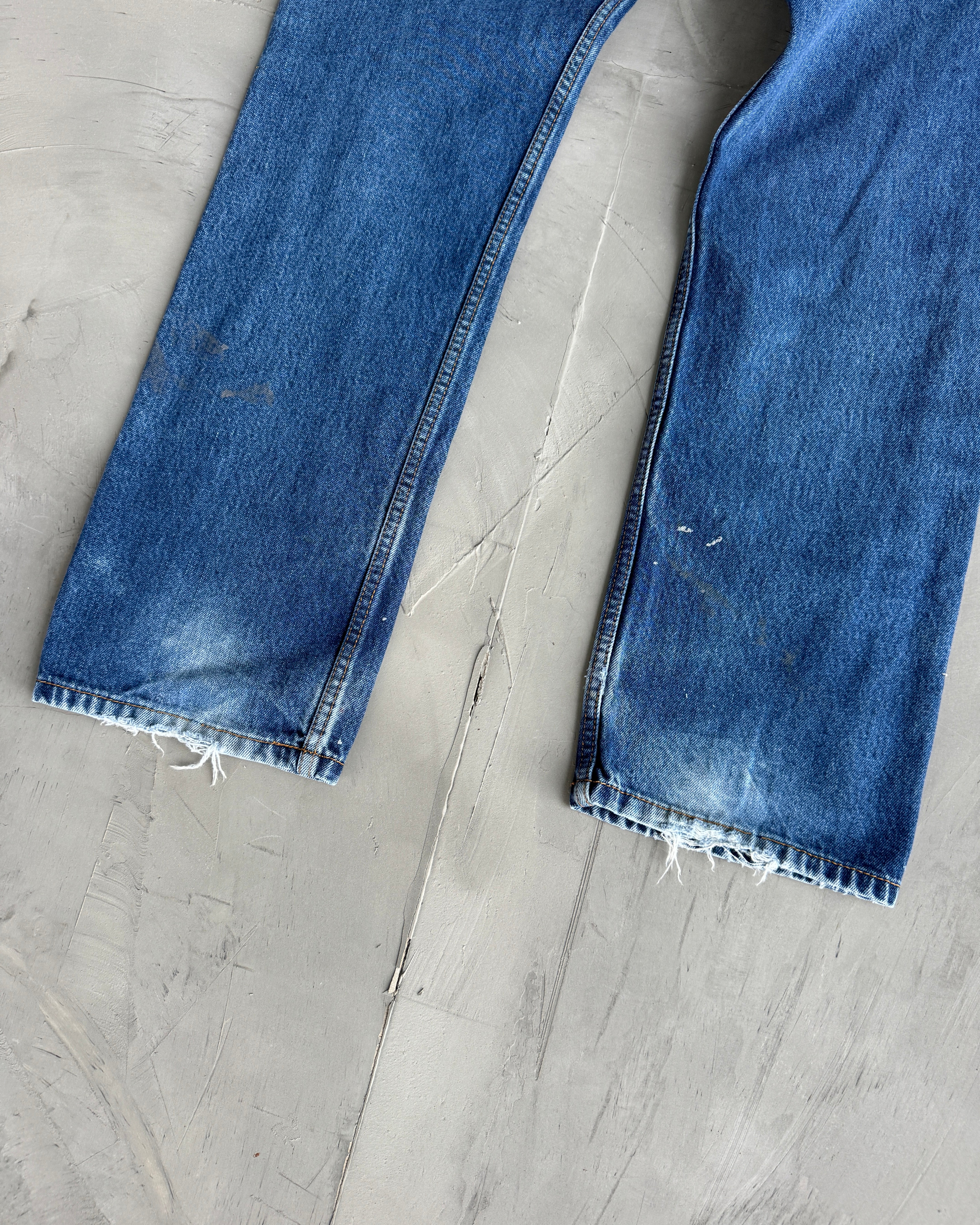 LEVI’S WASHED DISTRESSED 505 BLUE JEANS - W32/33