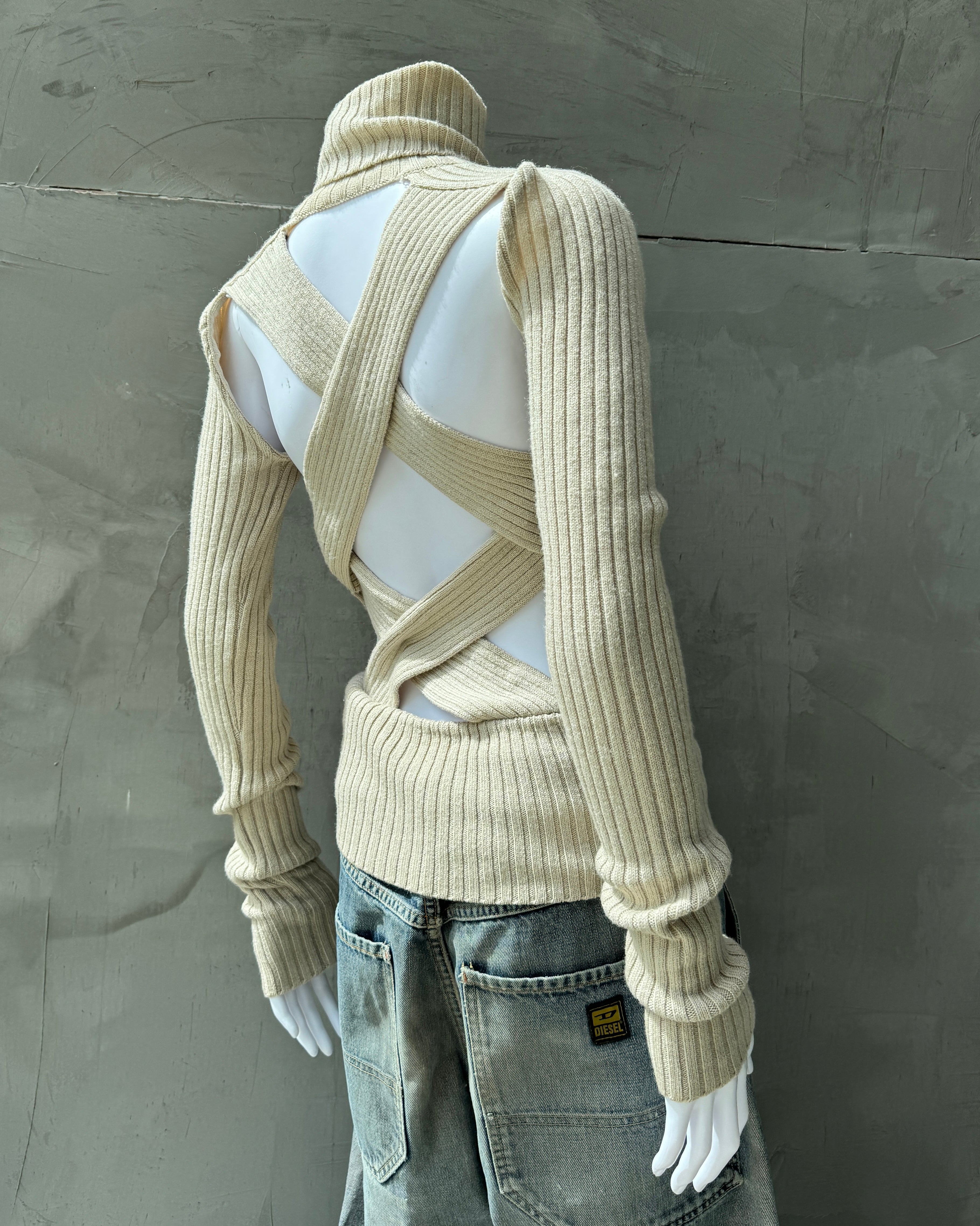 GIVENCHY CREAM OPEN BACK KNIT SWEATER - L