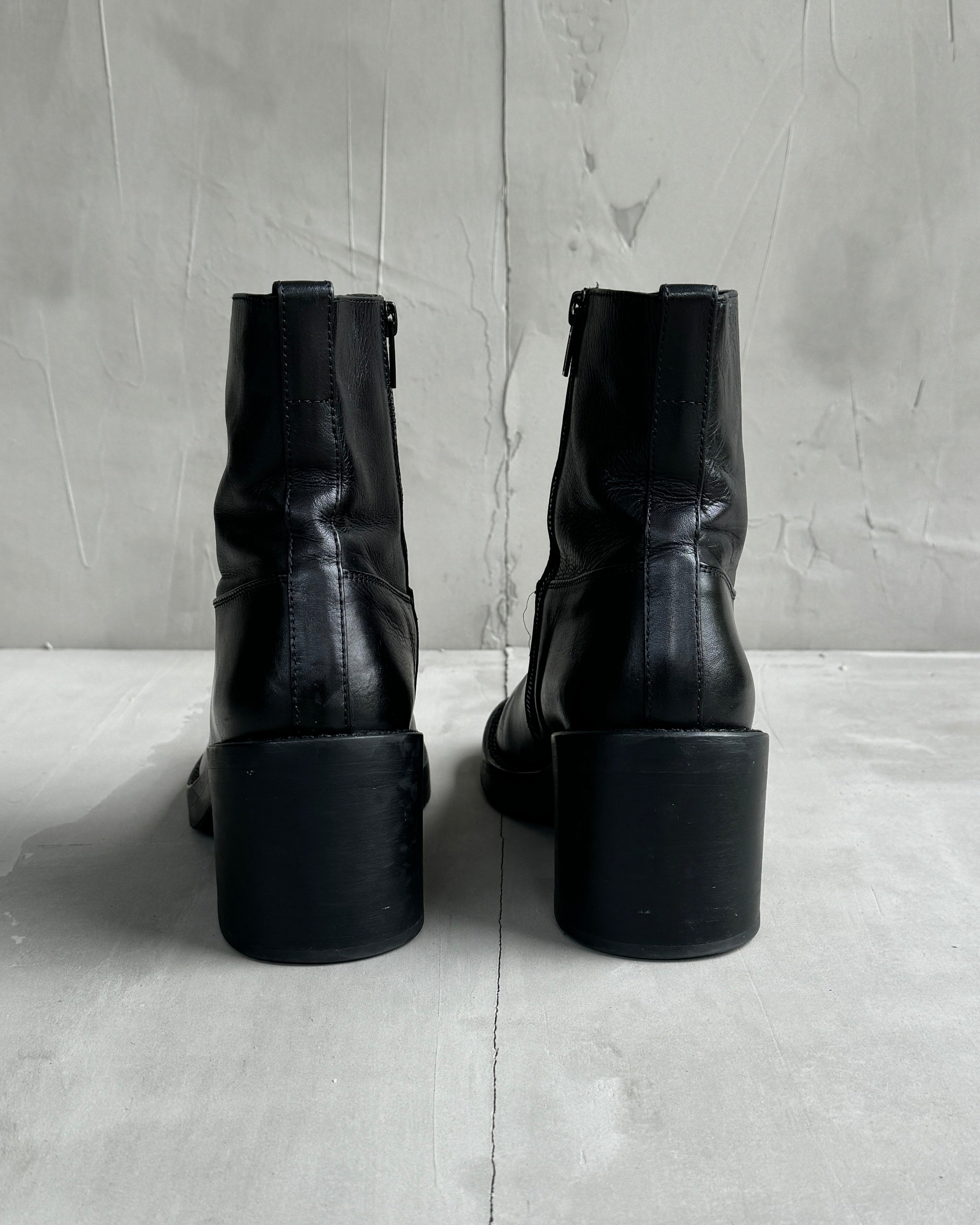ANN DEMEULEMEESTER HEELED LEATHER BOOT - EU 41