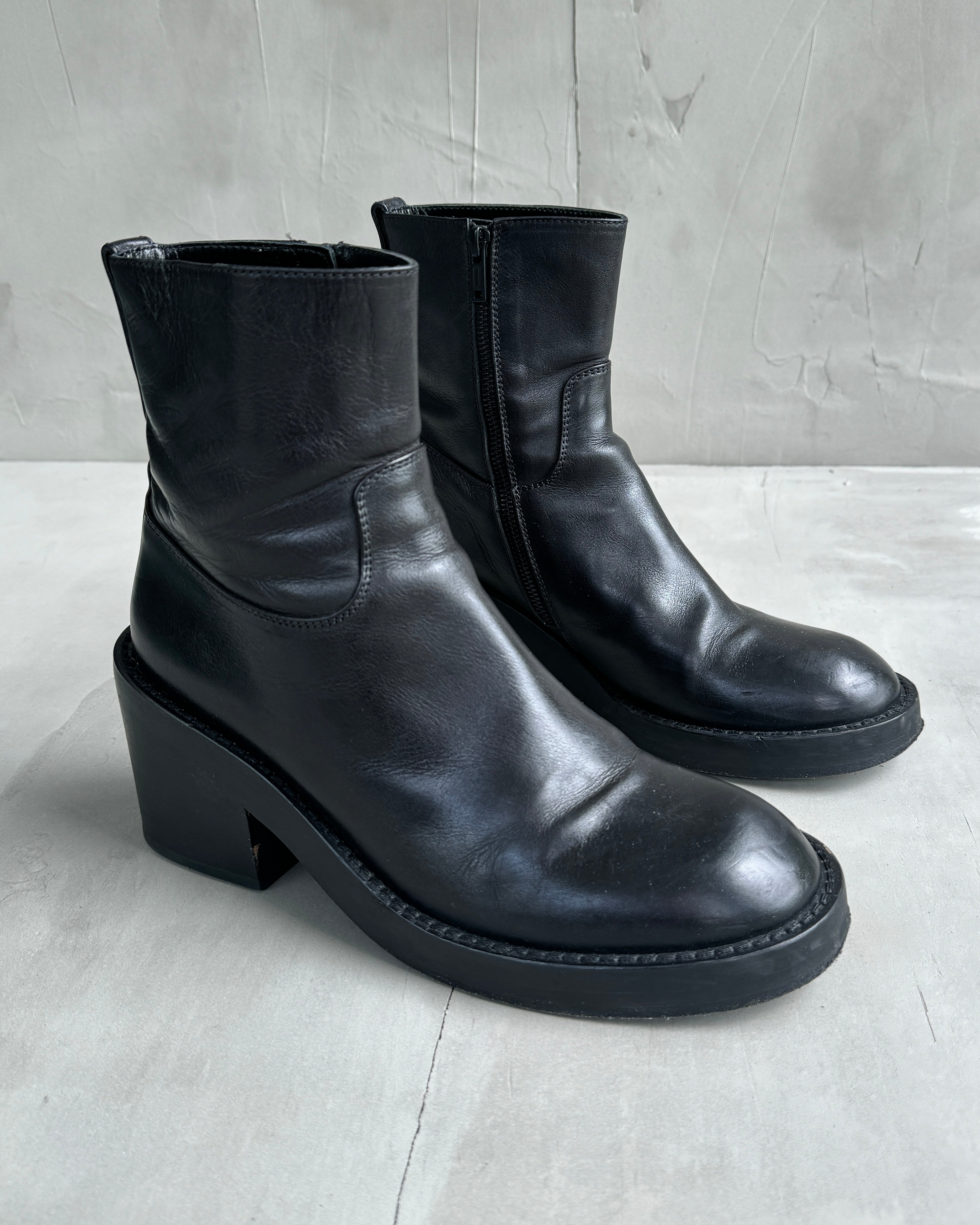 ANN DEMEULEMEESTER HEELED LEATHER BOOT - EU 41