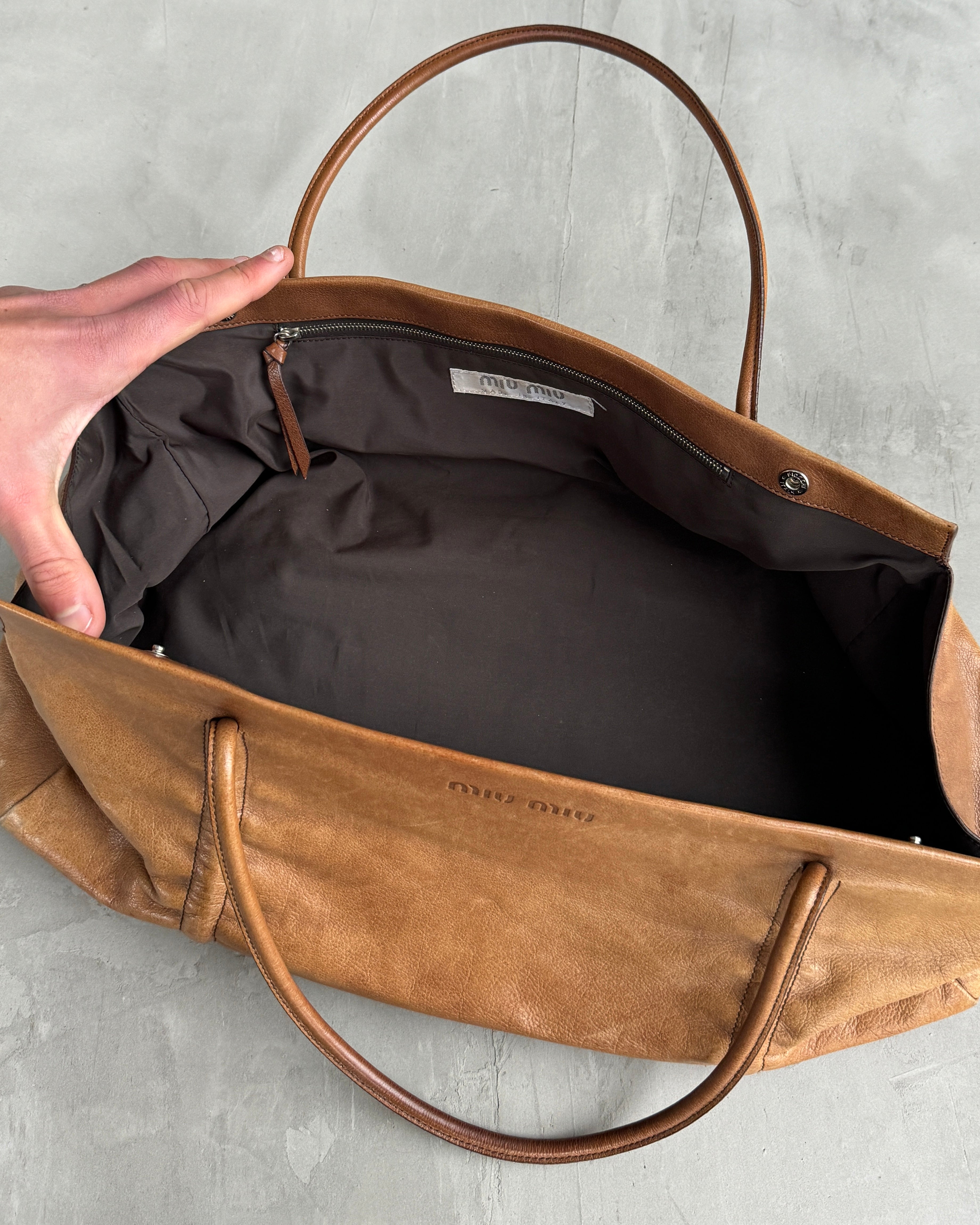 MIU MIU LIGHT BROWN LEATHER BARREL SHOULDER BAG