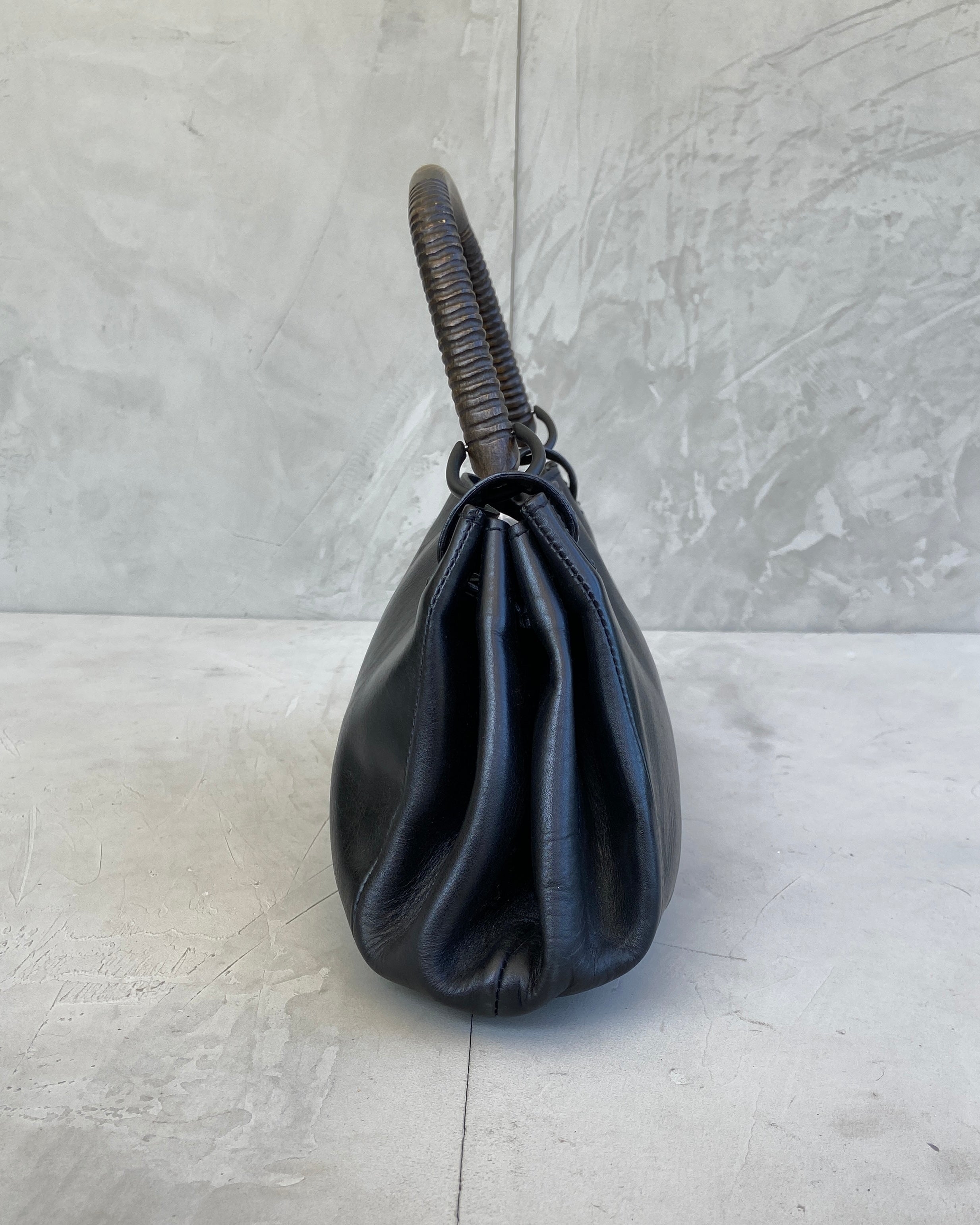 GUCCI BY TOM FORD FW2002 LEATHER & WOOD HANDLE SHOULDER BAG