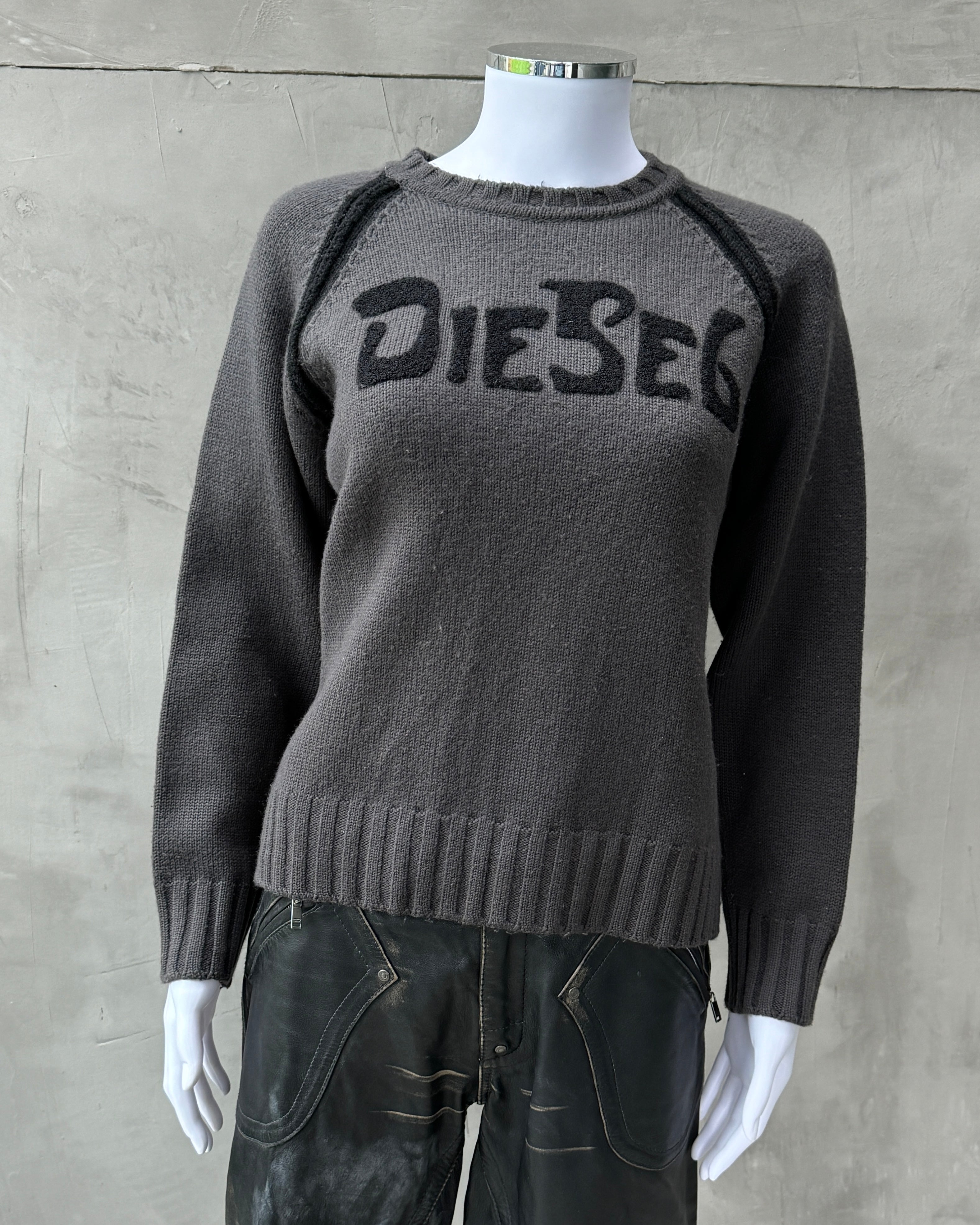 DIESEL 2000'S SPELLOUT LOGO KNIT SWEATSHIRT - M