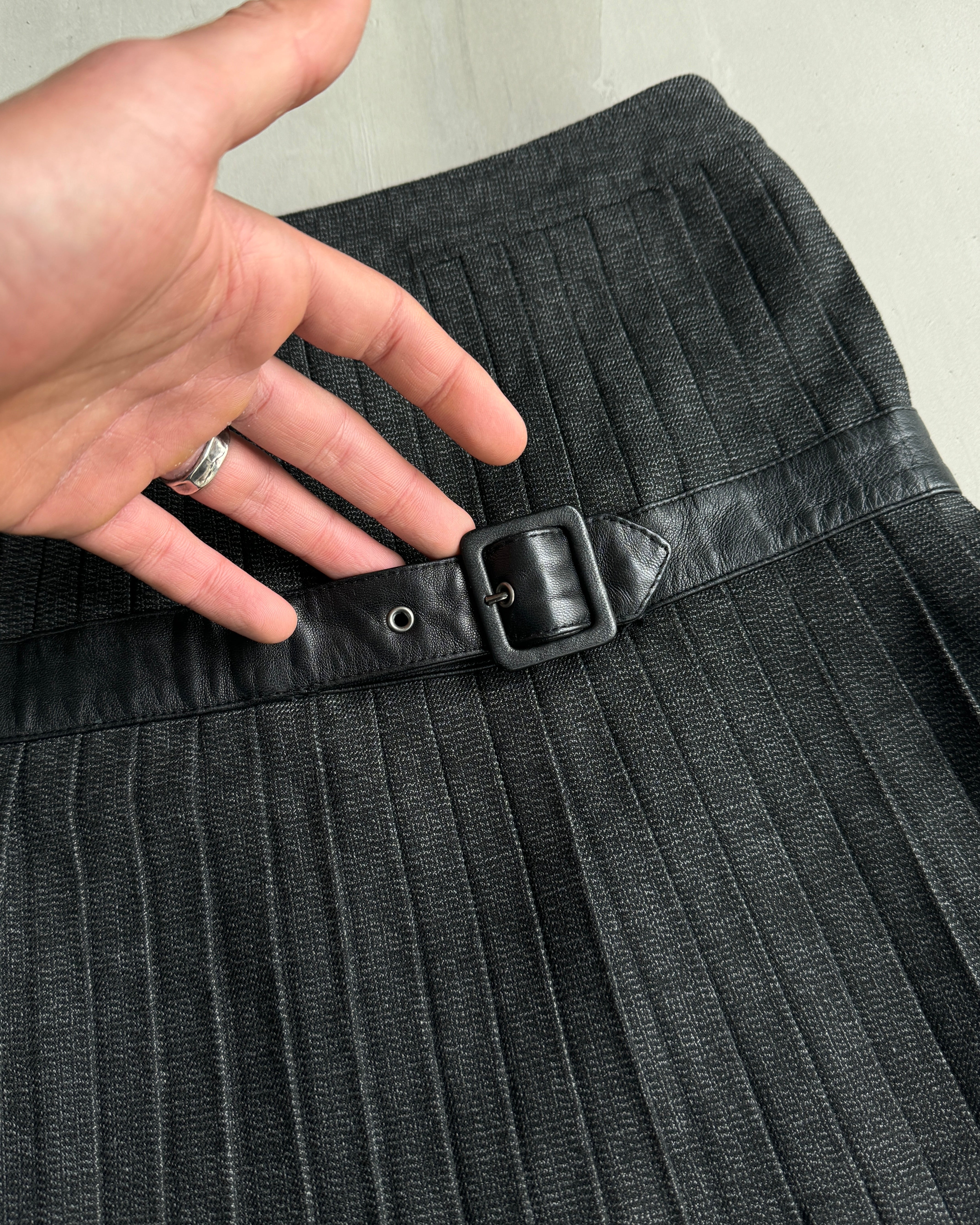 DOLCE AND GABBANA D&G MINI PLEATED SKIRT - M