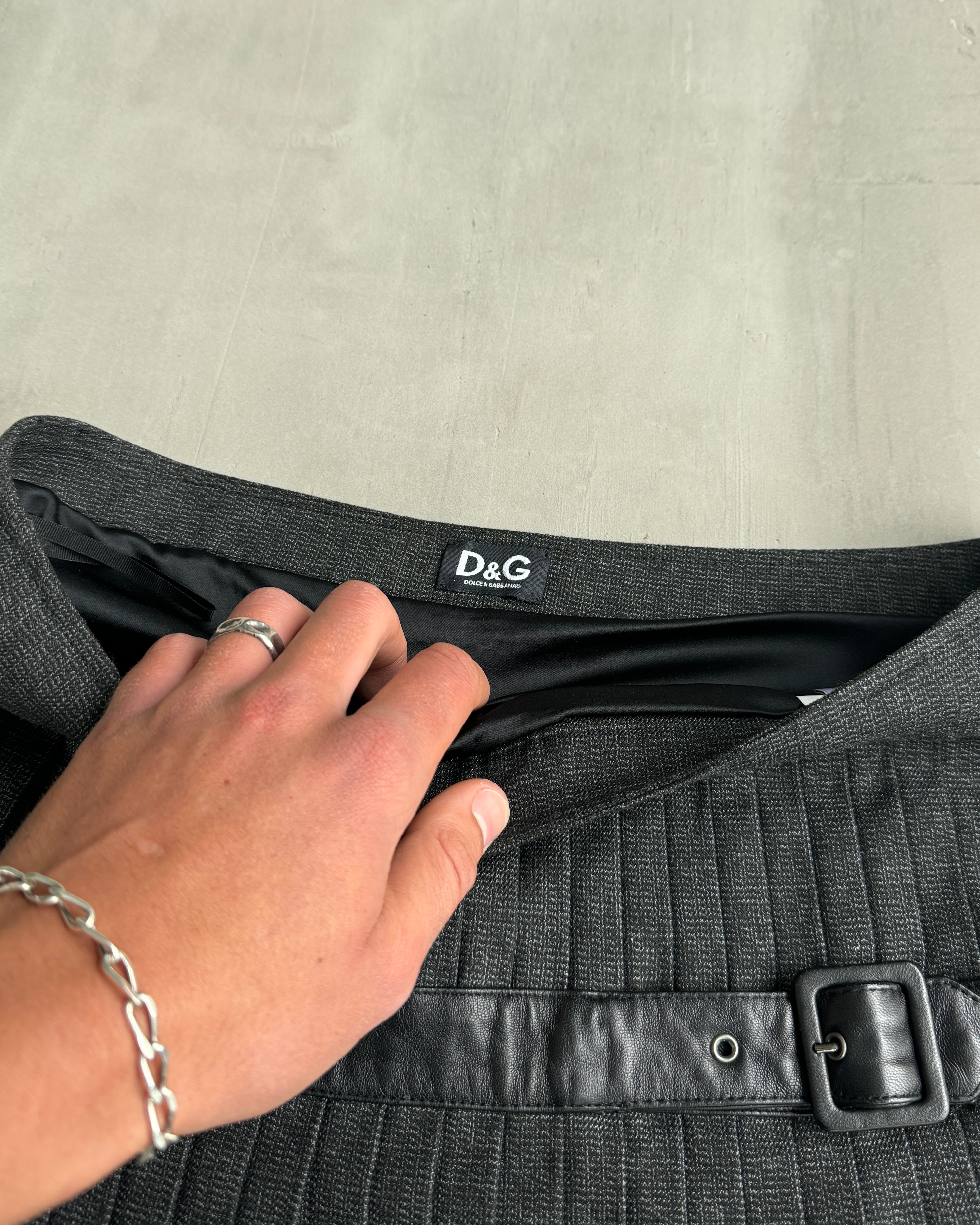 DOLCE AND GABBANA D&G MINI PLEATED SKIRT - M