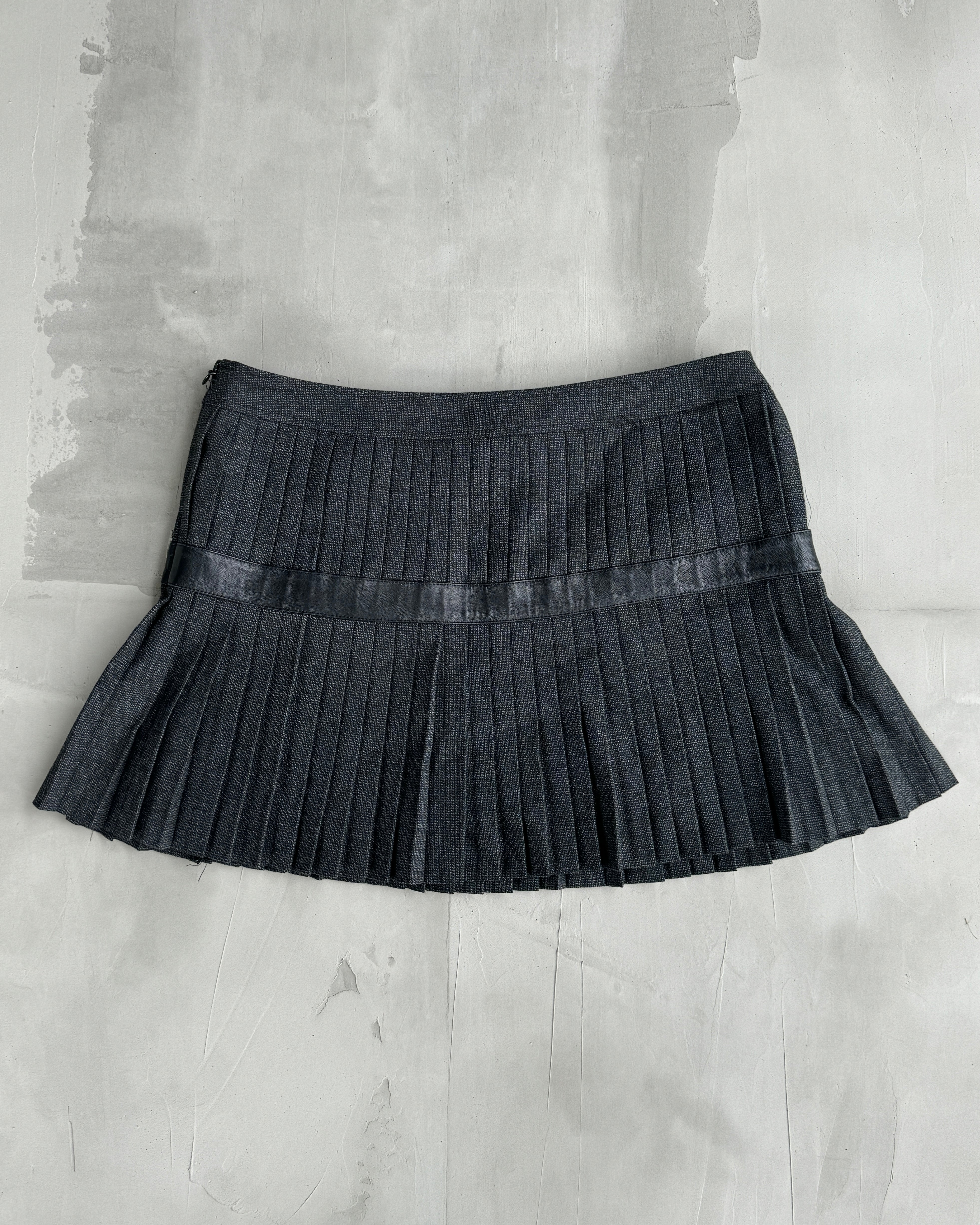 DOLCE AND GABBANA D&G MINI PLEATED SKIRT - M