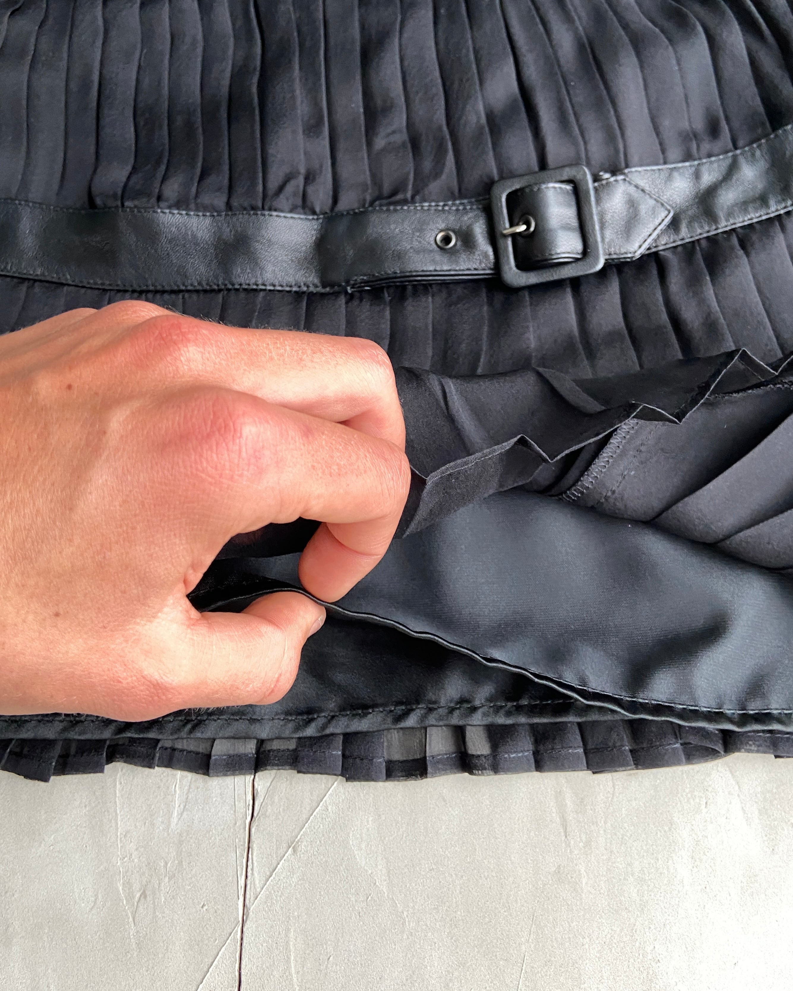 DOLCE & GABBANA D&G BUCKLE MINI SKIRT - M