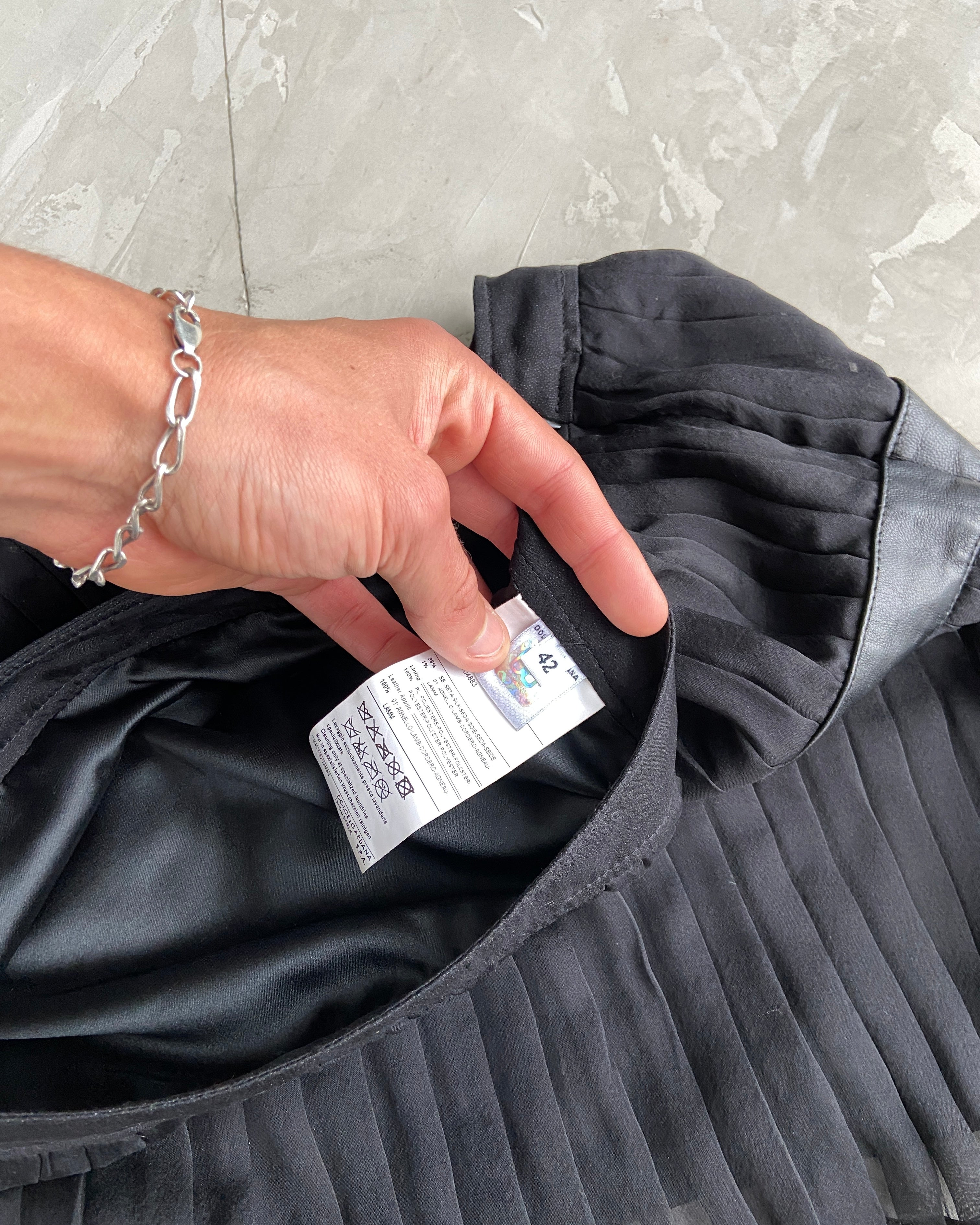 DOLCE & GABBANA D&G BUCKLE MINI SKIRT - M