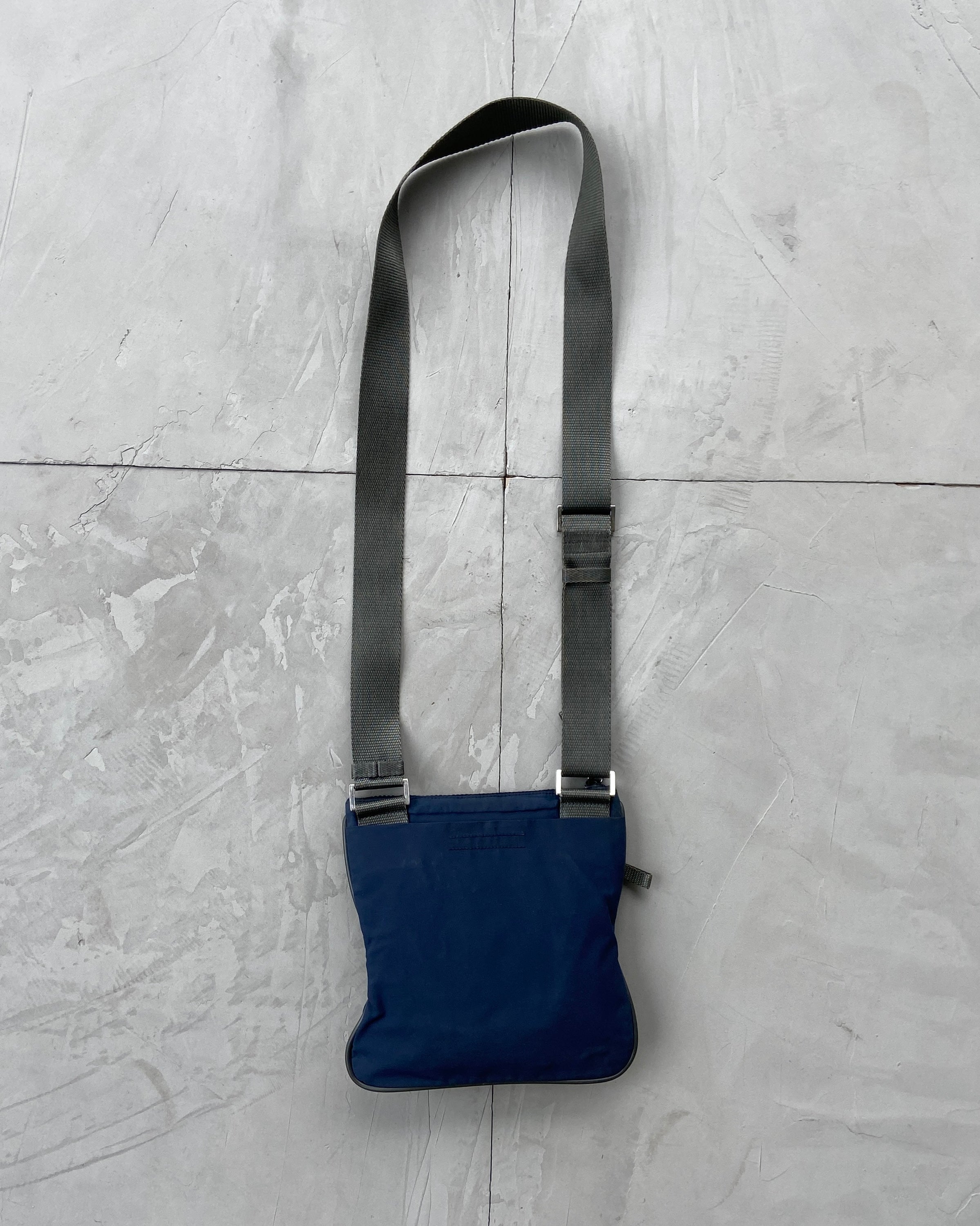 PRADA SPORT 1990'S NAVY SIDE BODY BAG