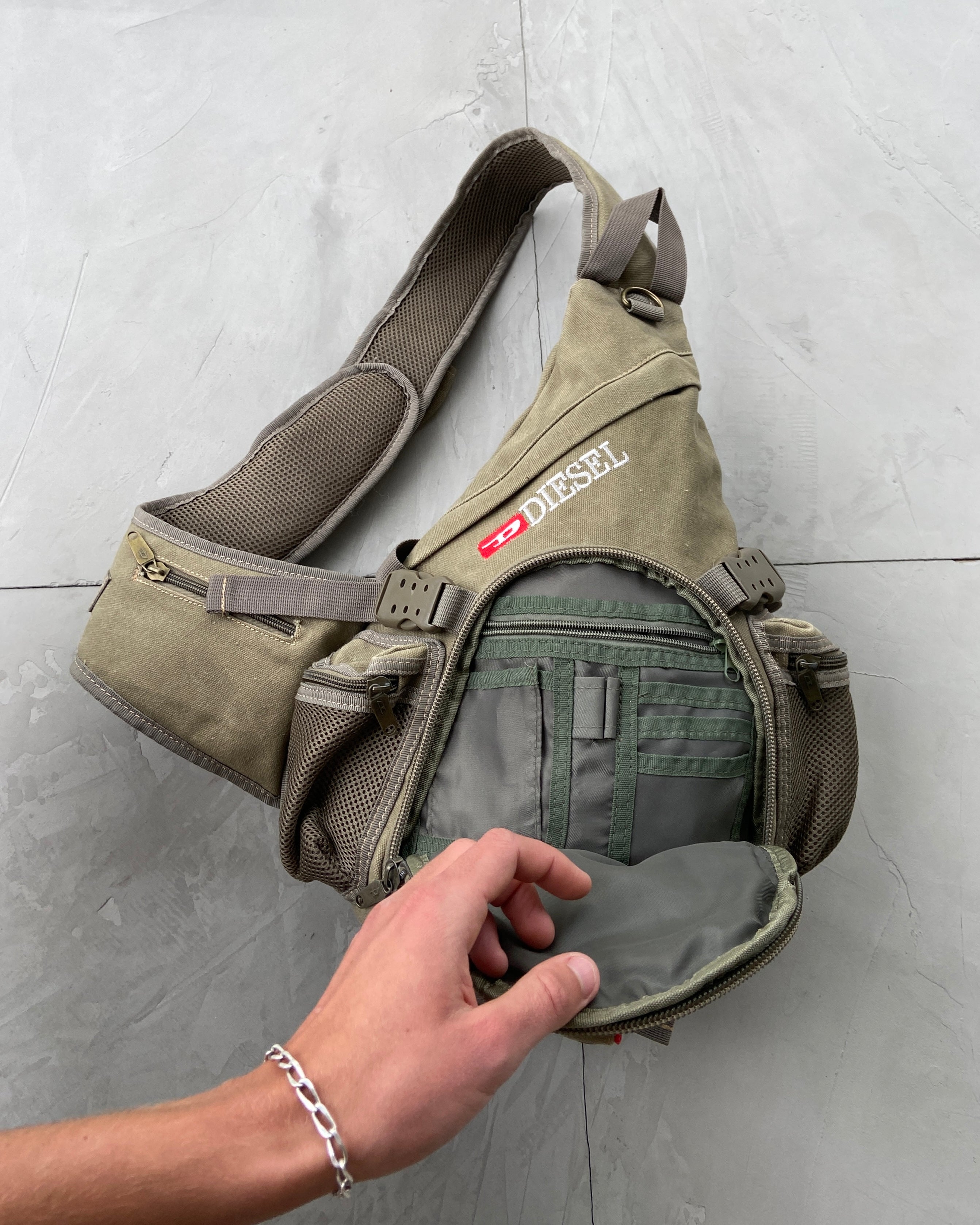 DIESEL 2000'S UTILITY SLING BAG