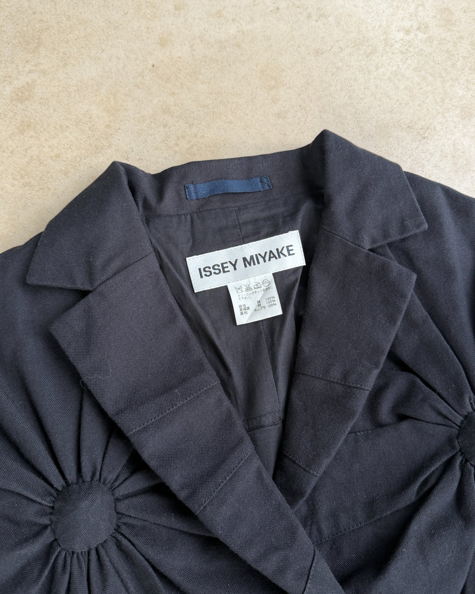 Issey Miyake FW03 Ruched Circle Jacket – S-on a concrete background
