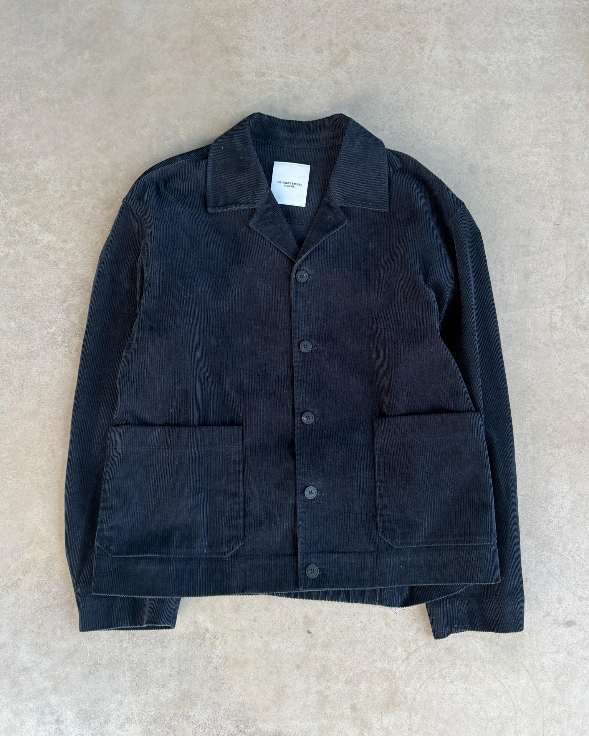 LE17SEPTEMBRE HOMME Cord Overshirt Jacket – M–L-on a concrete background