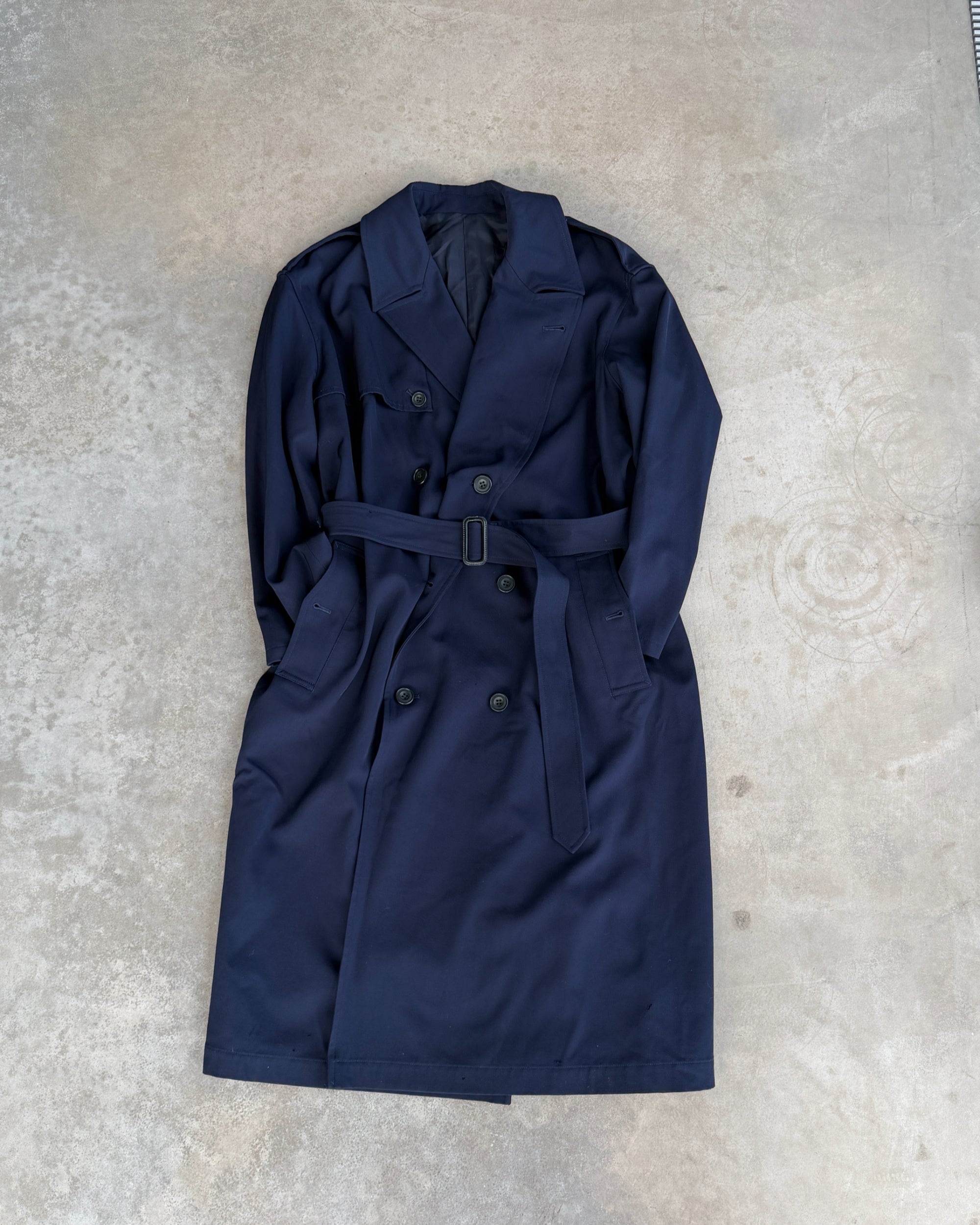 Yohji Yamamoto AW04 Trench Mac Coat – L-on a concrete background