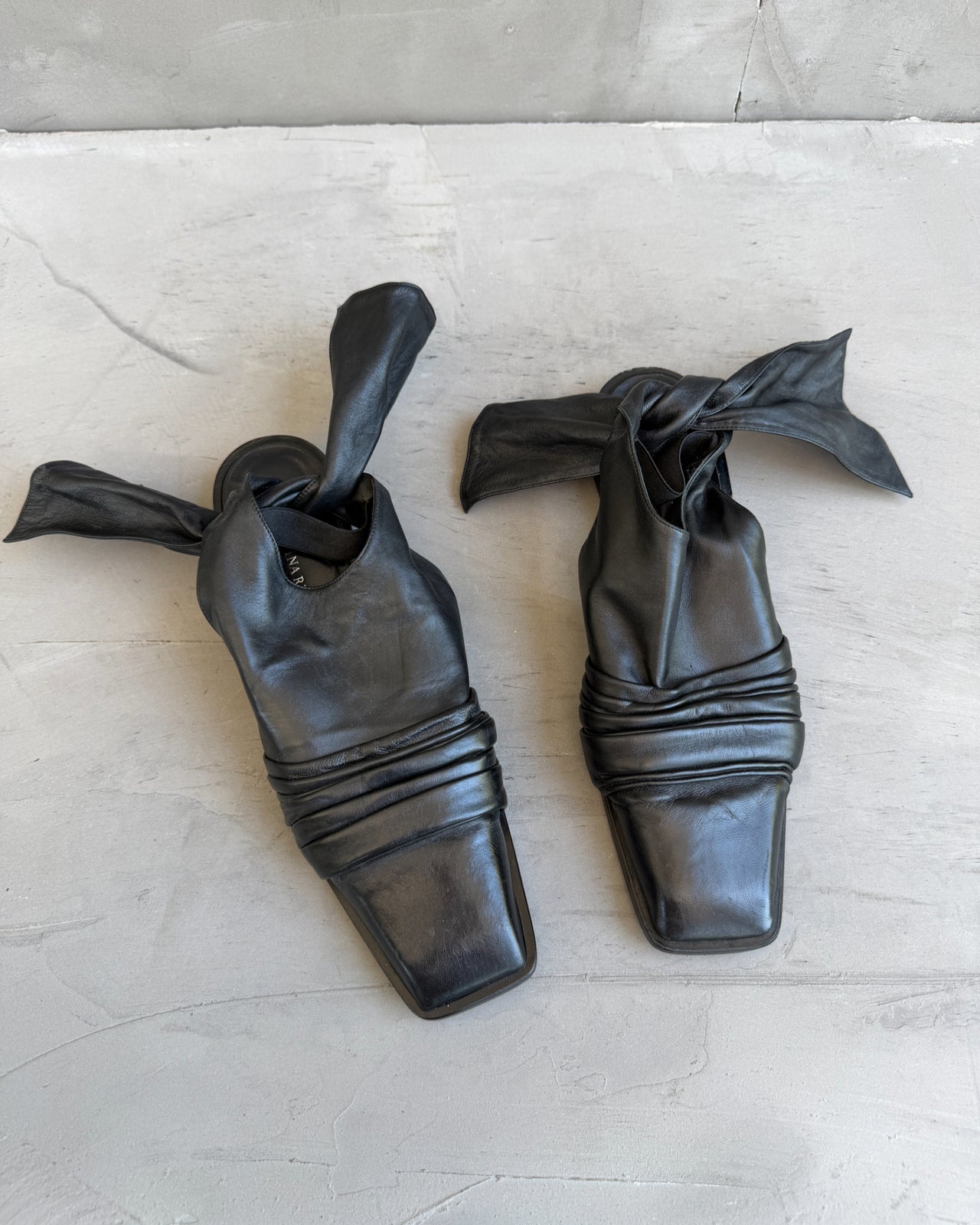 Nina Ricci Black Leather Square Toe Mule – EU 40-on a concrete background