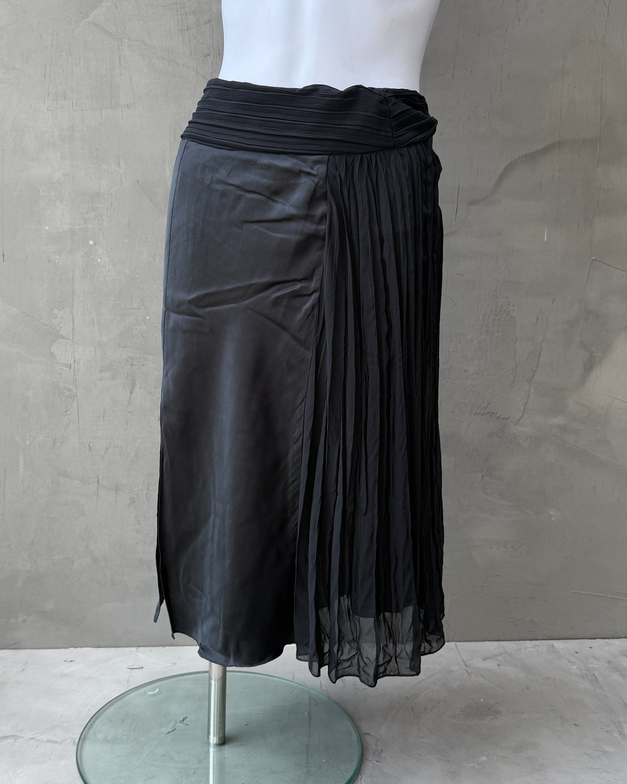 Emporio Armani Silk Ruffle Waist Midi Skirt – M-on a concrete background