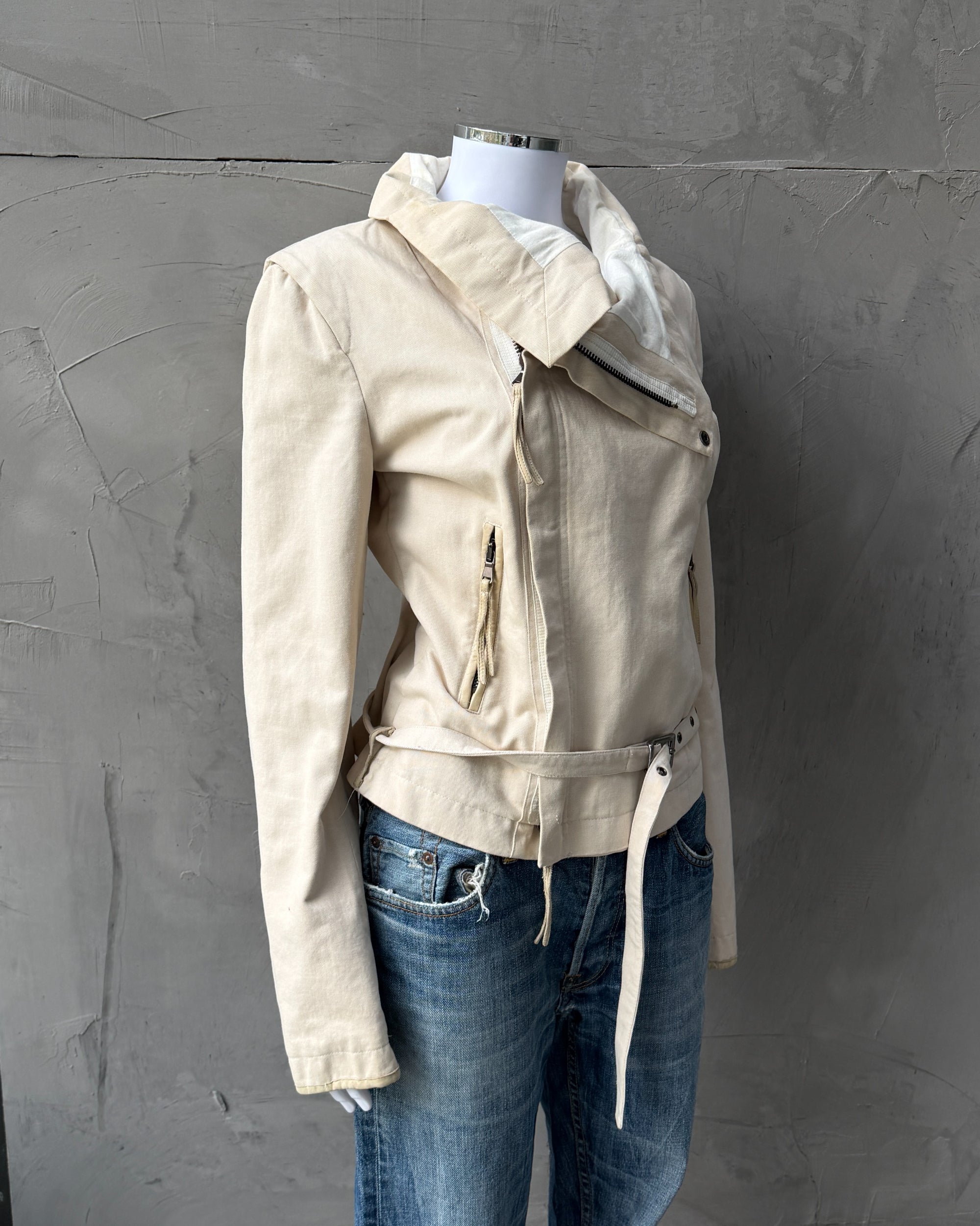 Patrizia Pepe Asymmetric Cotton Jacket – M-on a concrete background