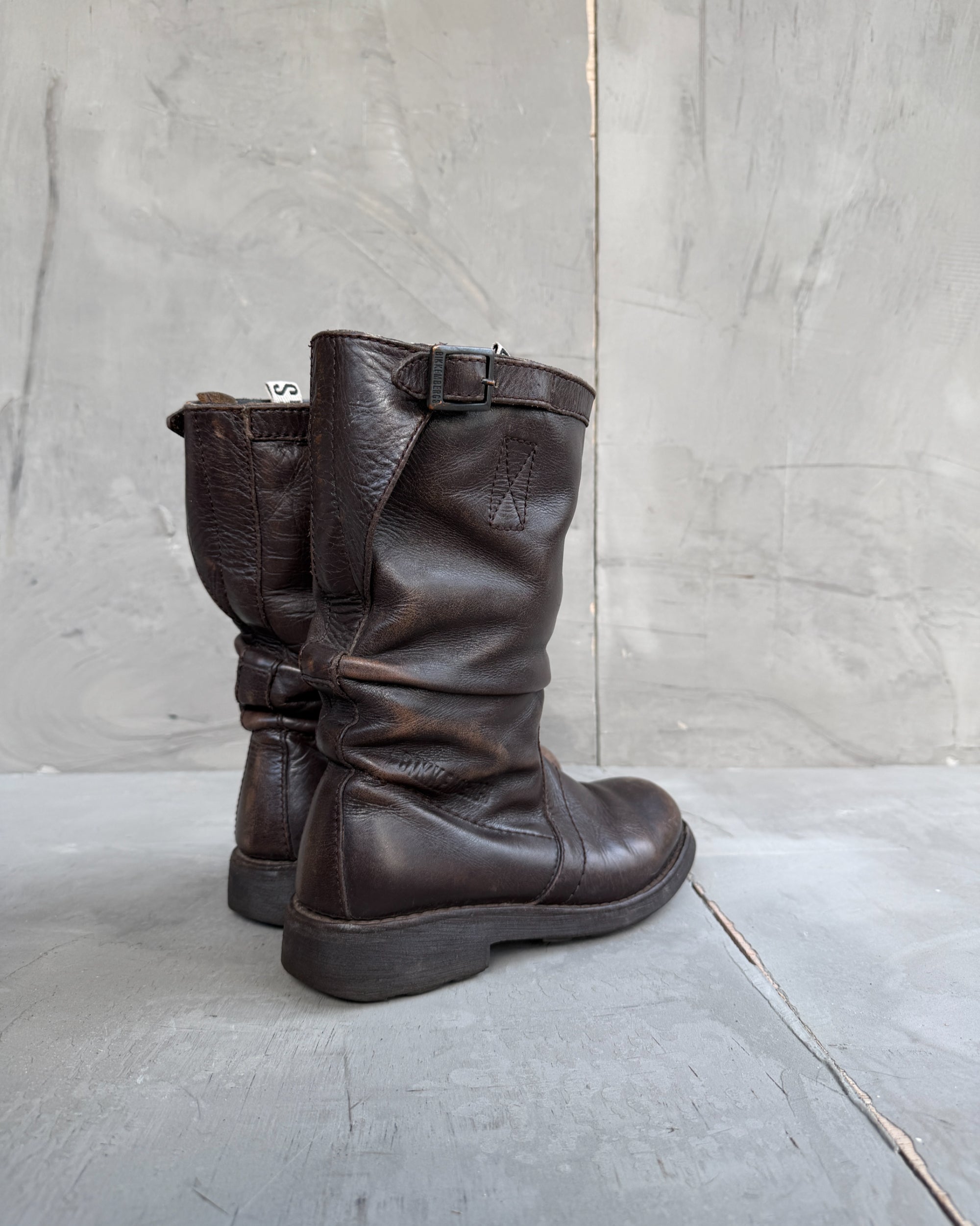 Bikkembergs Slushy Leather Boots with Buckle – EU 36-on a concrete background