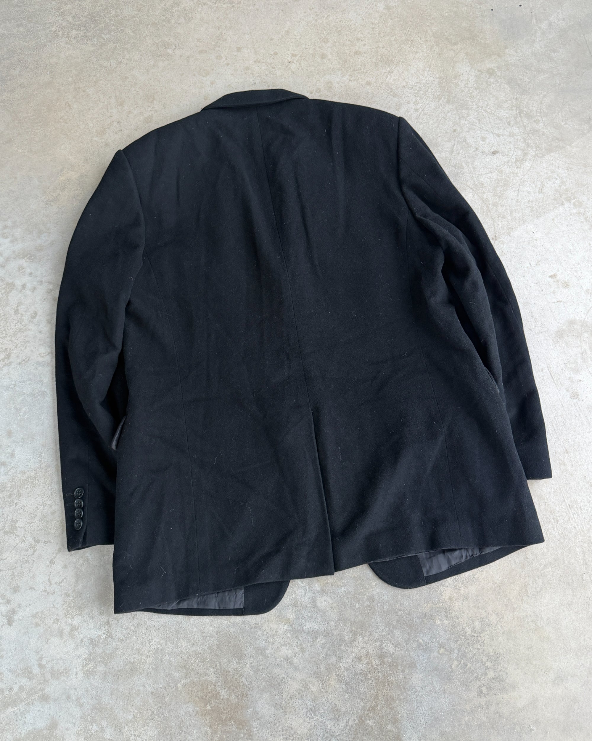 Yves Saint Laurent Pour Homme Wool and Cashmere Blazer – L-on a concrete background