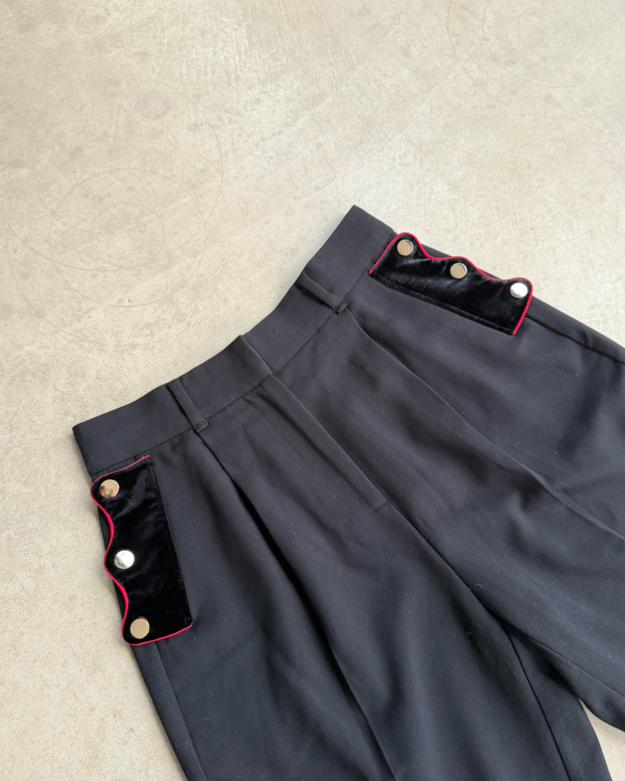 Givenchy Wool and Cotton Bermuda Shorts – M-on a concrete background