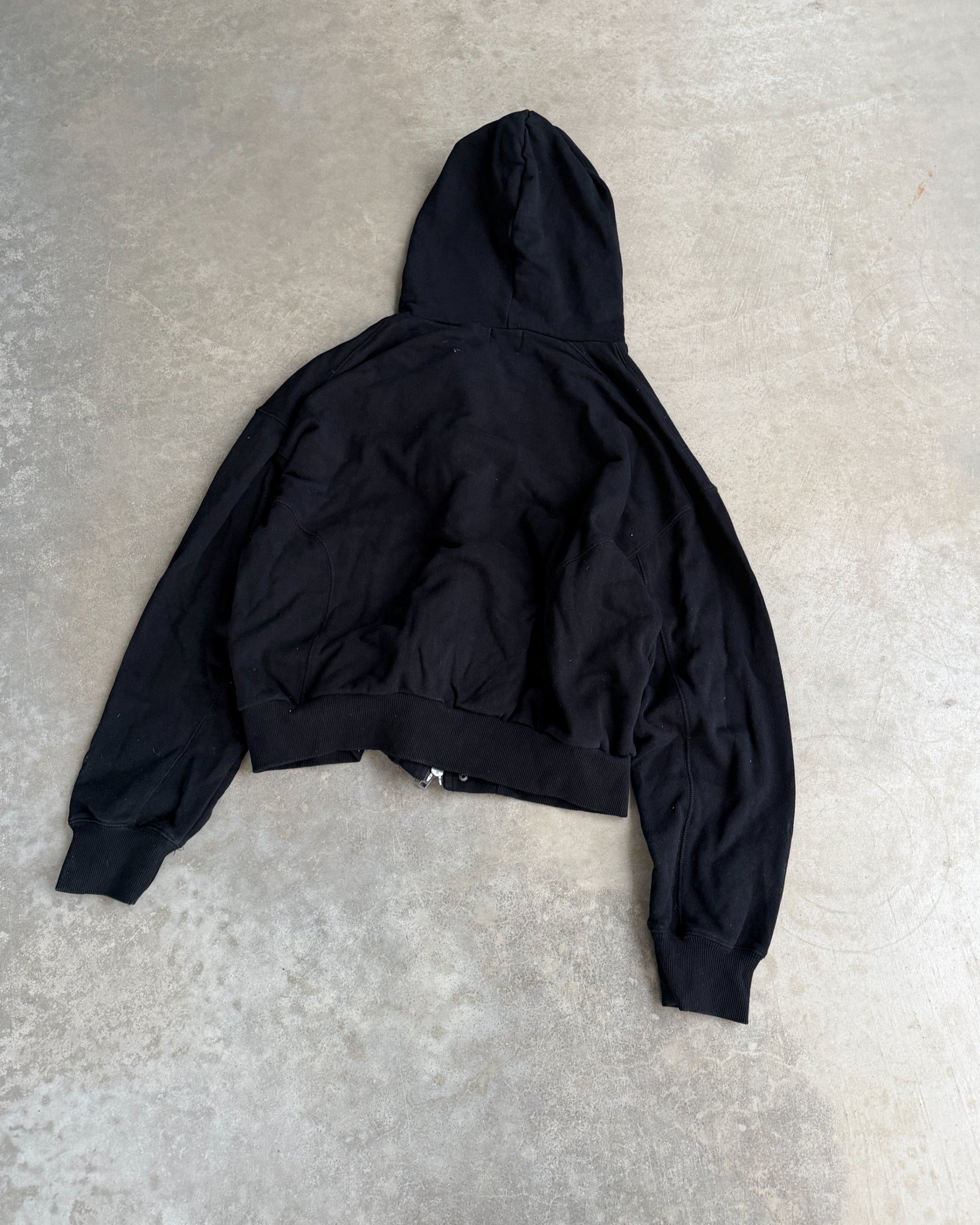 Ander Hunk Fireman Clasp Hoodie – M-on a concrete background