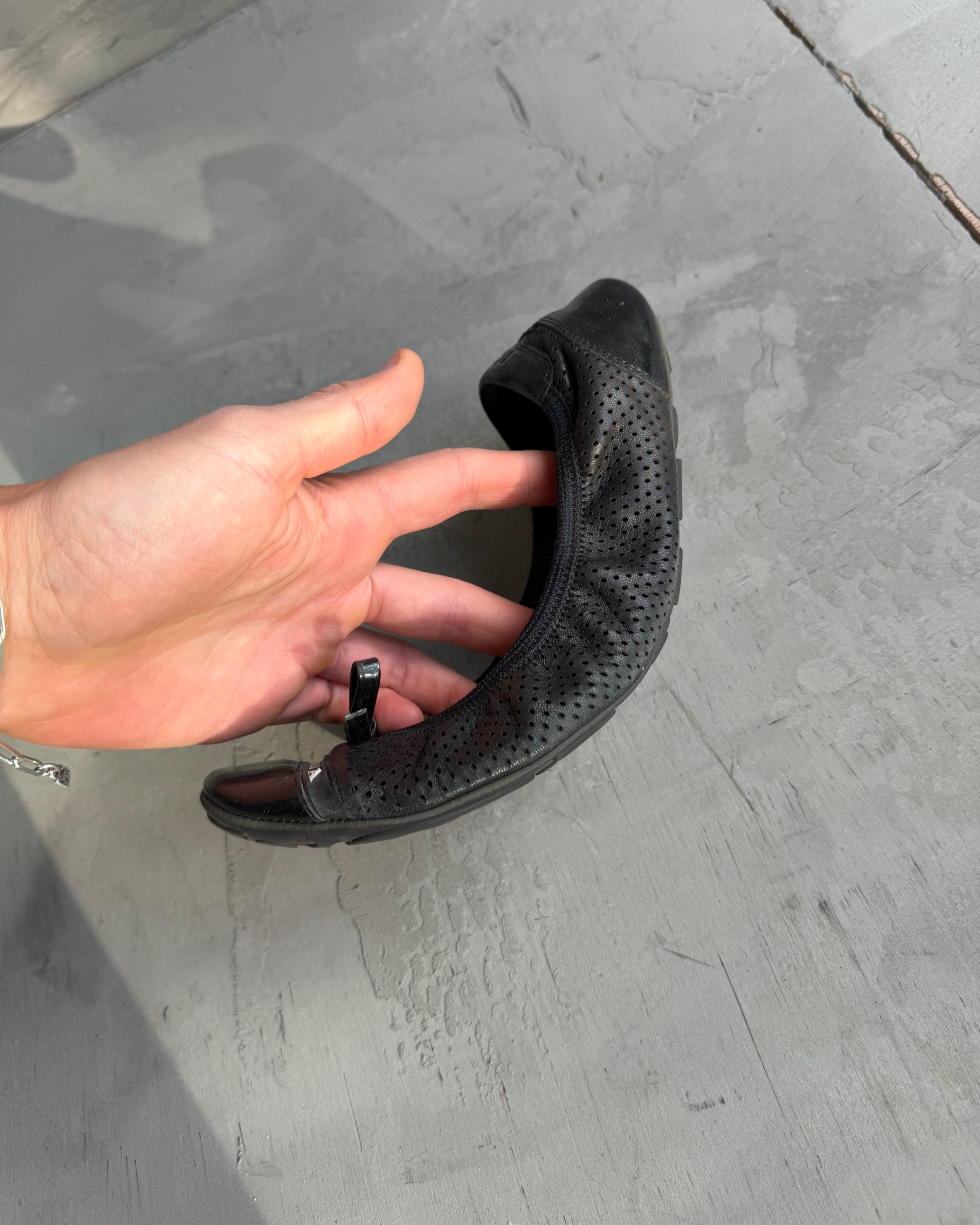 Prada Black Ballet Flats – EU 39-on a concrete background