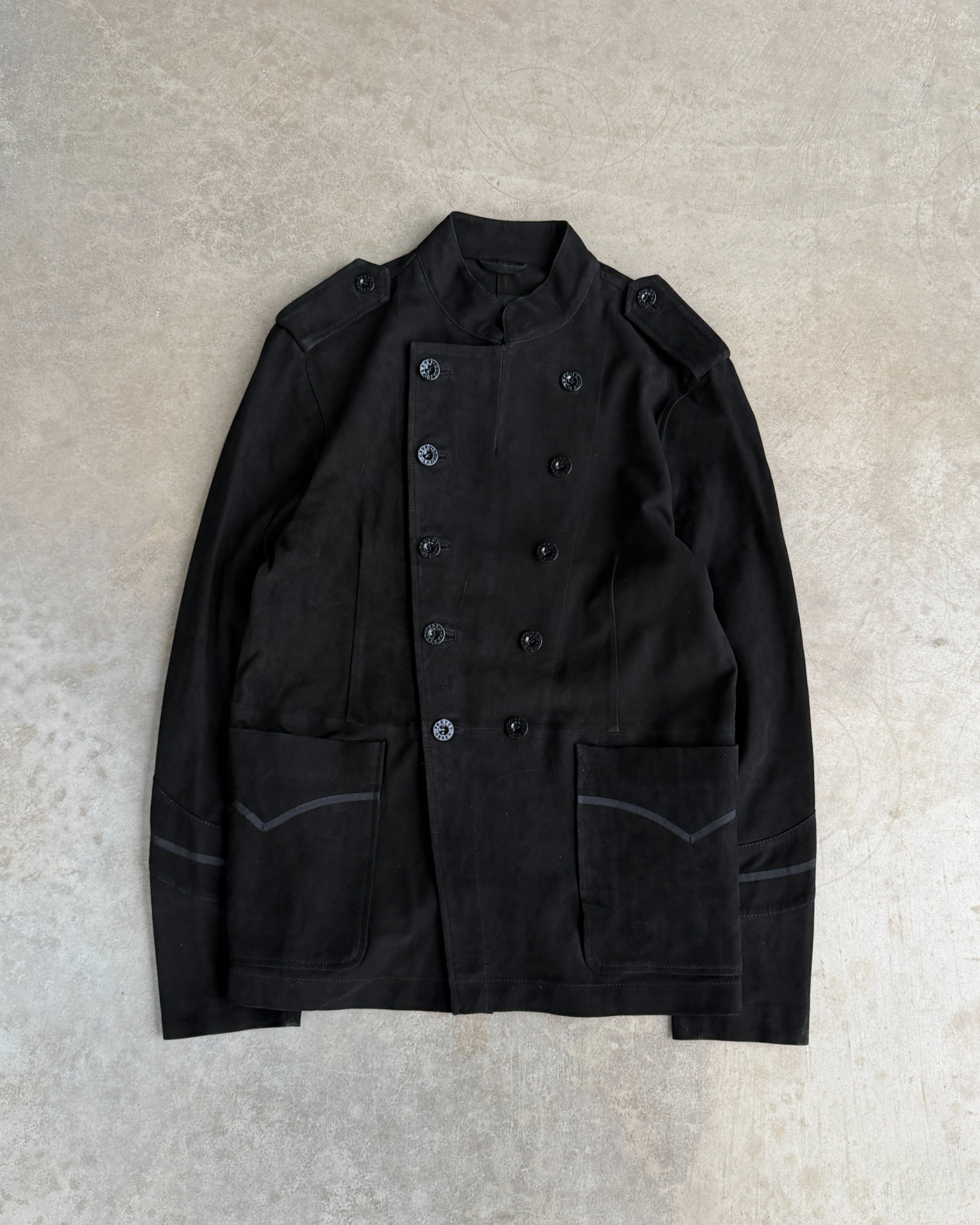 Pretty Green Military Button-Up Suede Jacket – S–M-on a concrete background