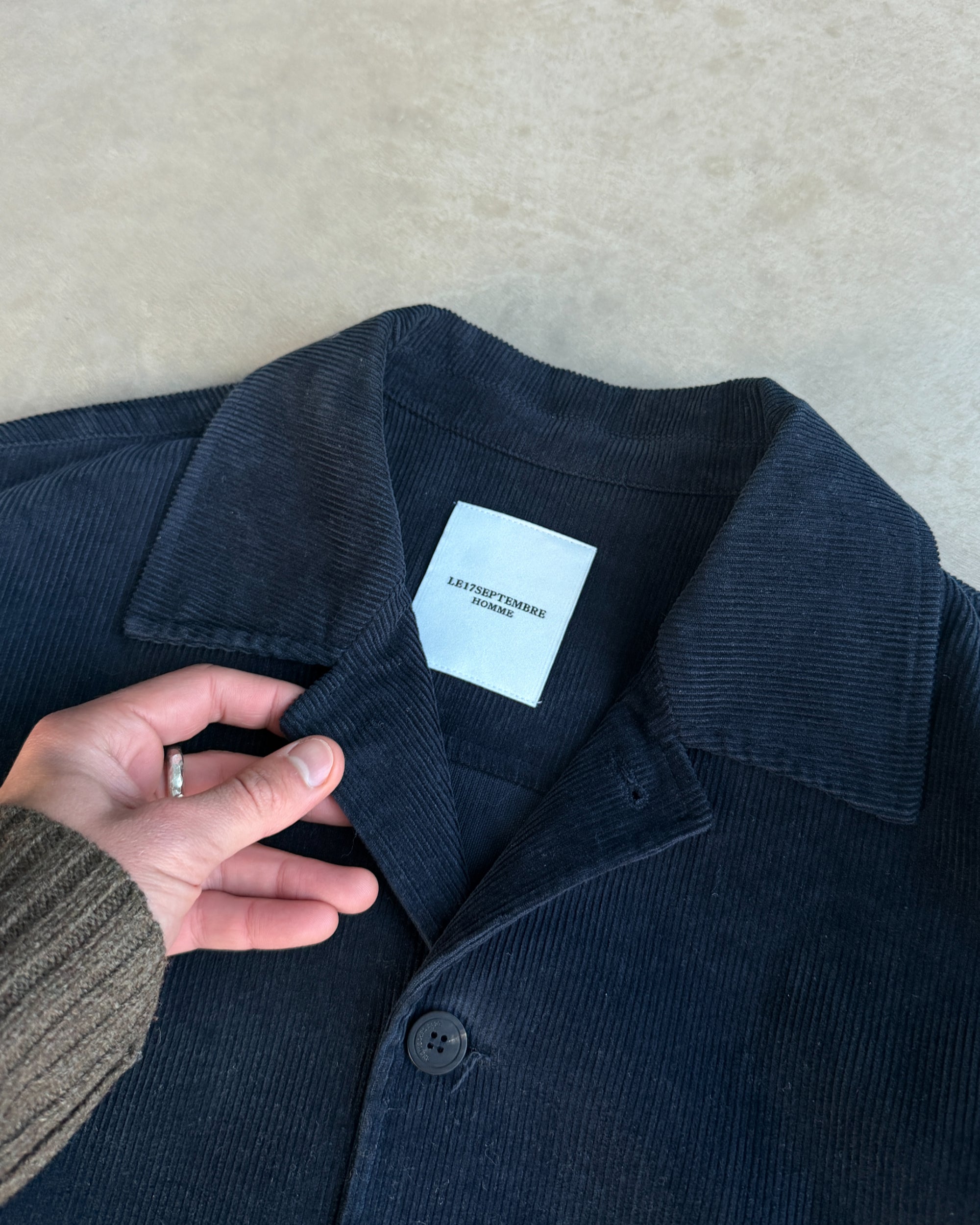 LE17SEPTEMBRE HOMME Cord Overshirt Jacket – M–L-on a concrete background