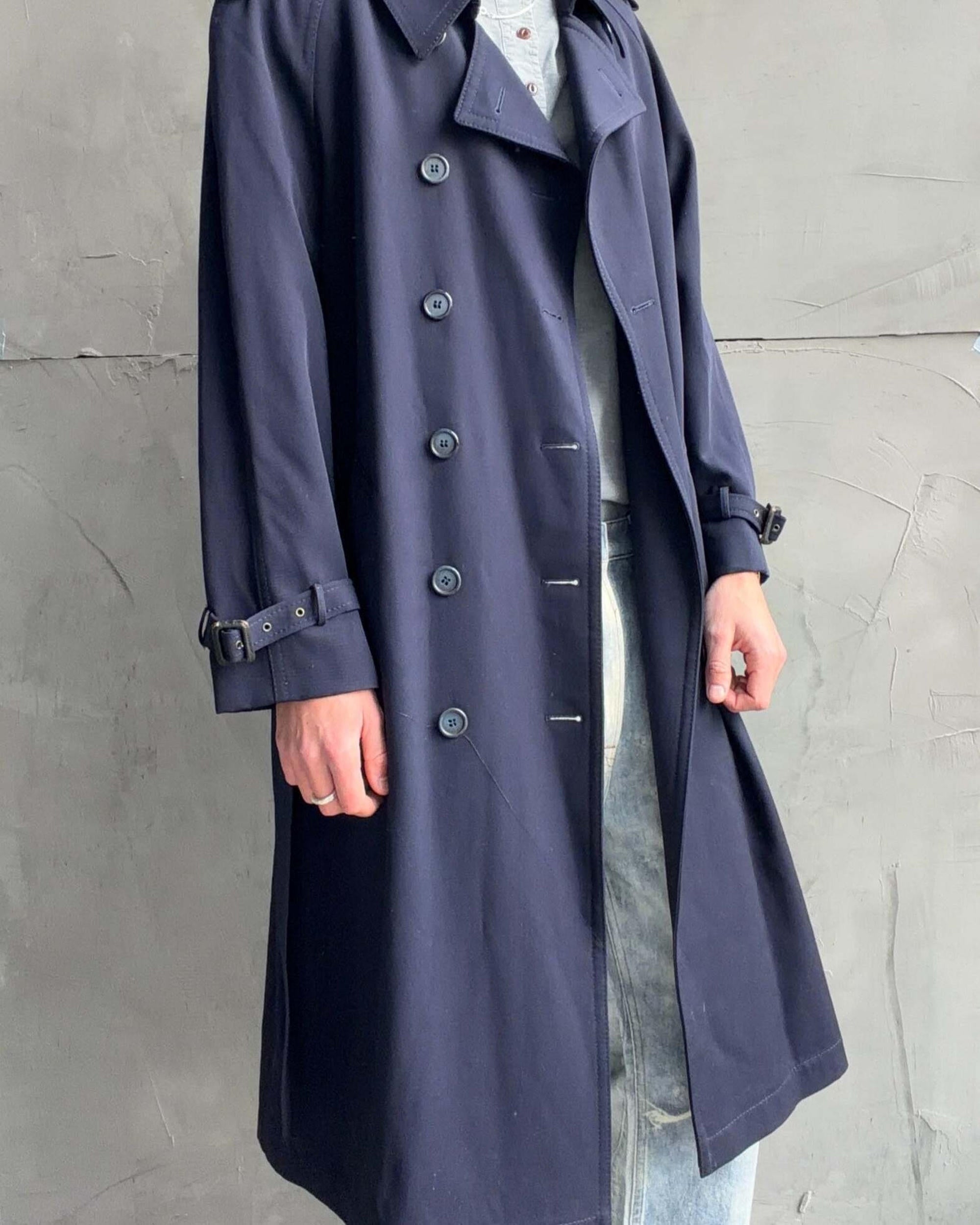 Yohji Yamamoto AW04 Trench Mac Coat – L-on a concrete background