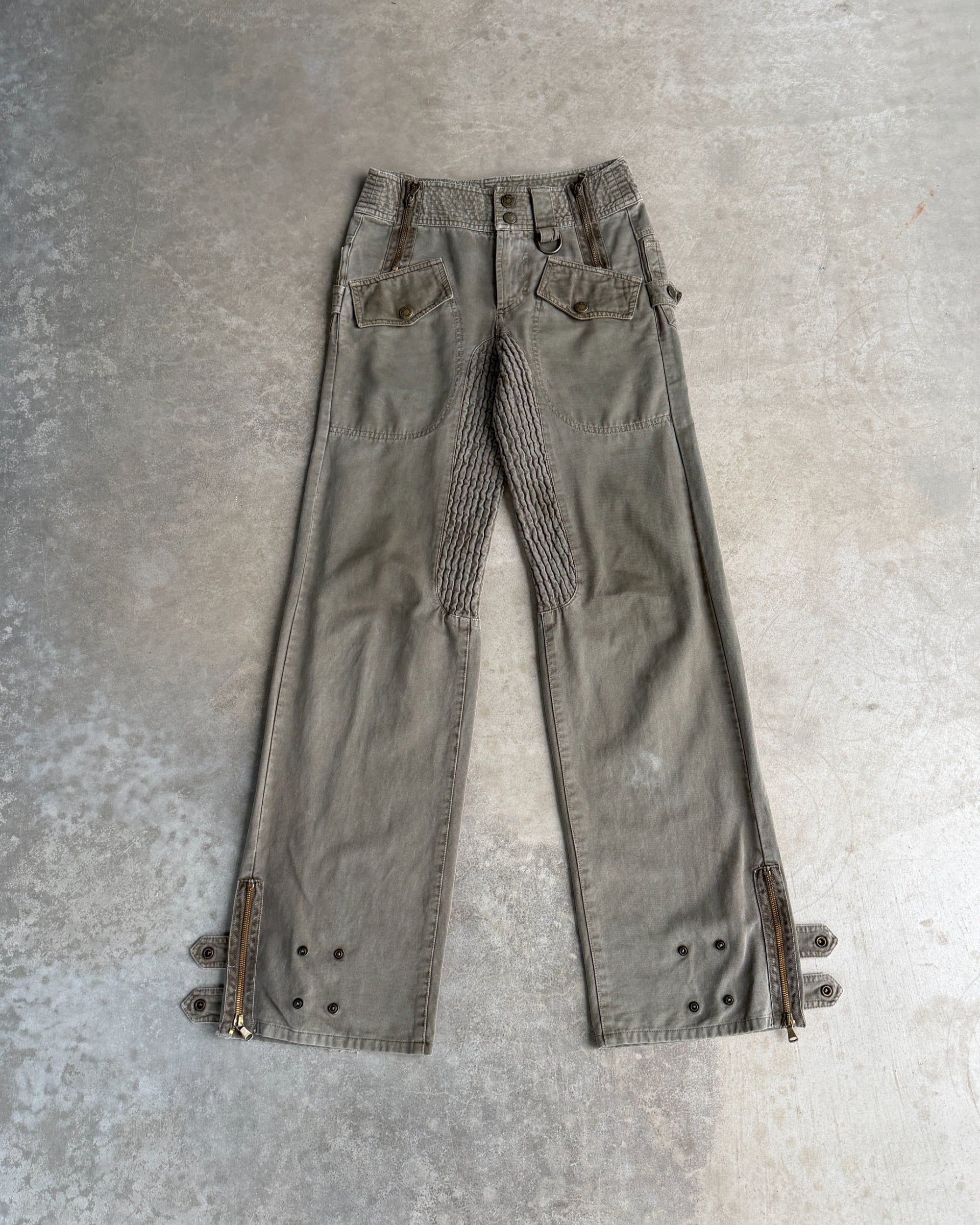 Dolce and Gabbana D&G Cargo Zipper Trousers – S-on a concrete background
