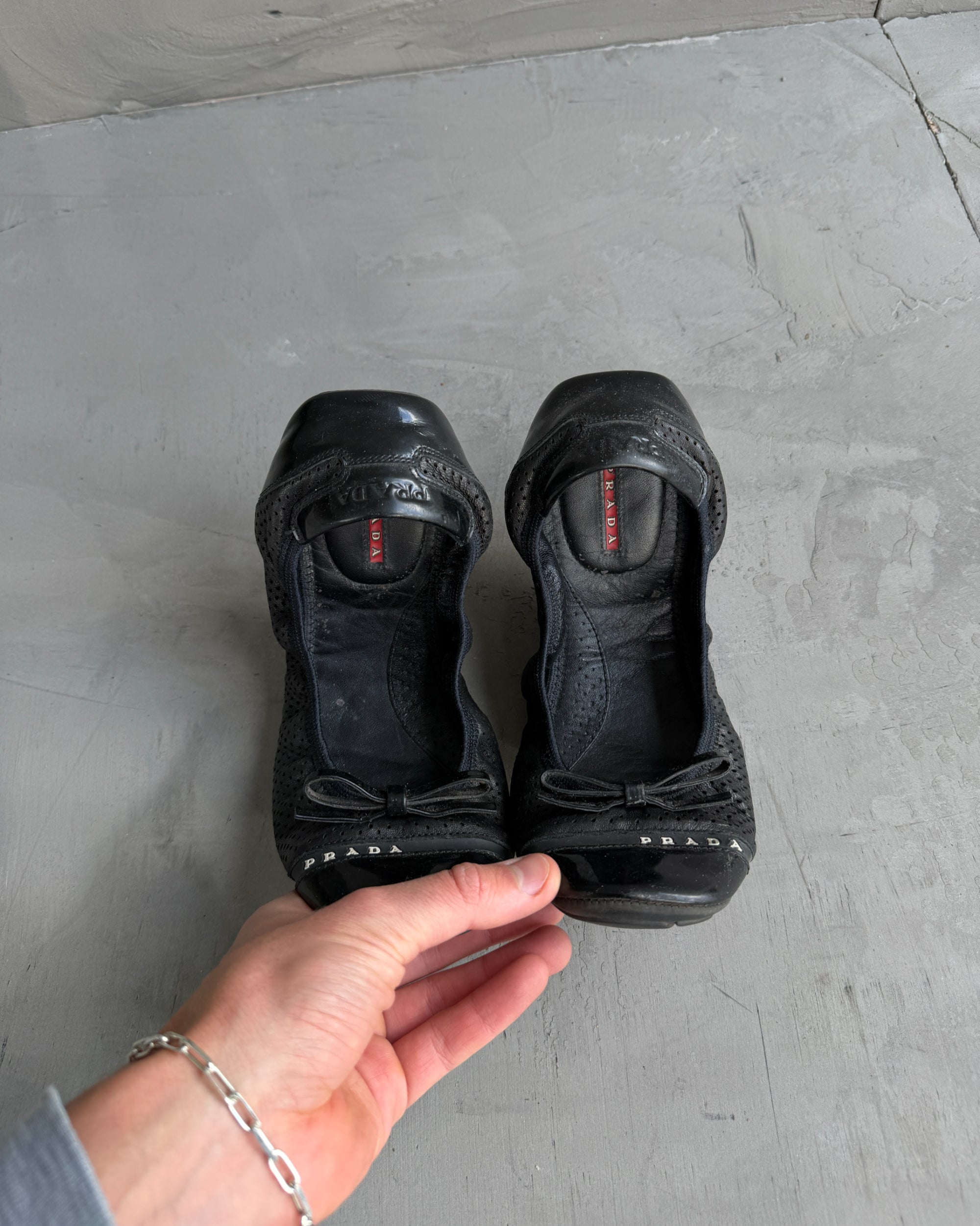 Prada Black Ballet Flats – EU 39-on a concrete background