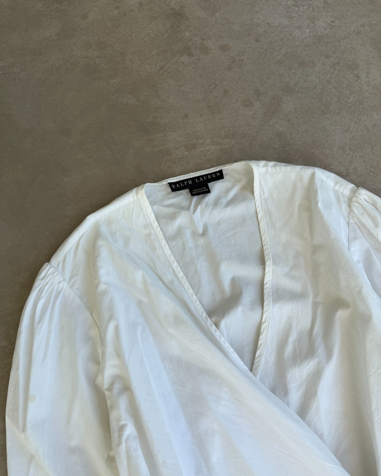 Ralph Lauren White Cotton Wrap Collar Blouse – L-on a concrete background