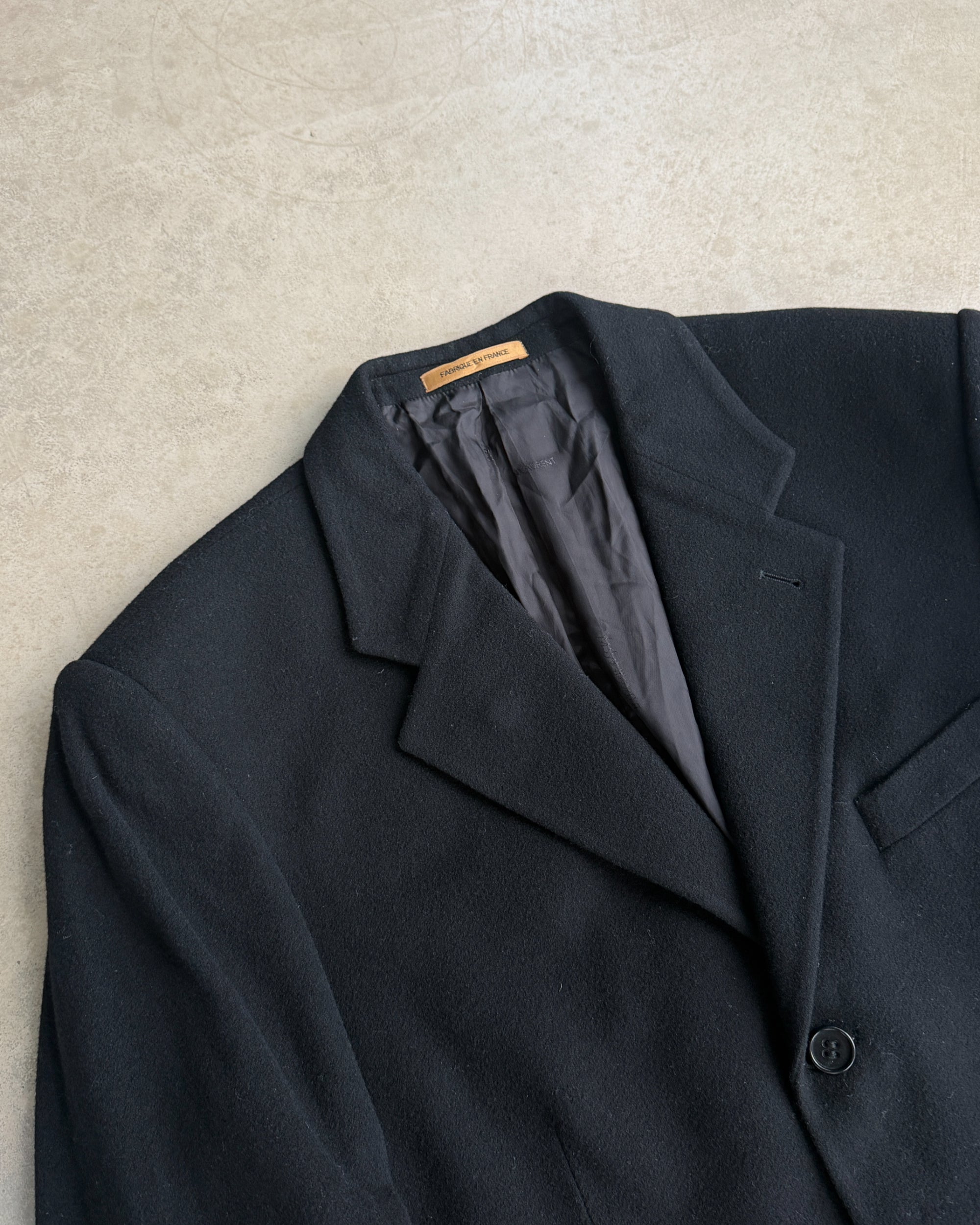 Yves Saint Laurent Pour Homme Wool and Cashmere Blazer – L-on a concrete background