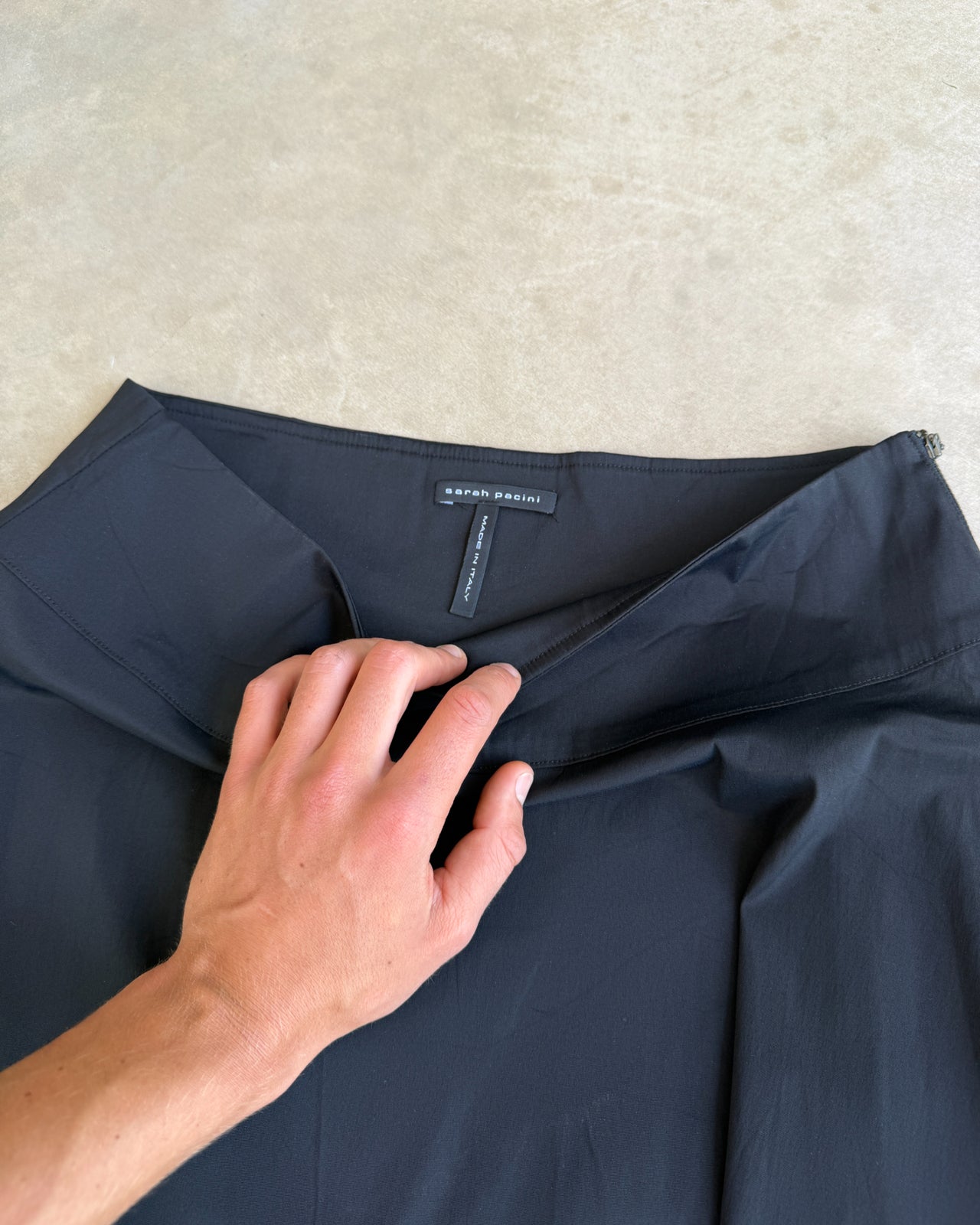 Sarah Paccini Acetate Nylon Blend Maxi Skirt – M-on a concrete background