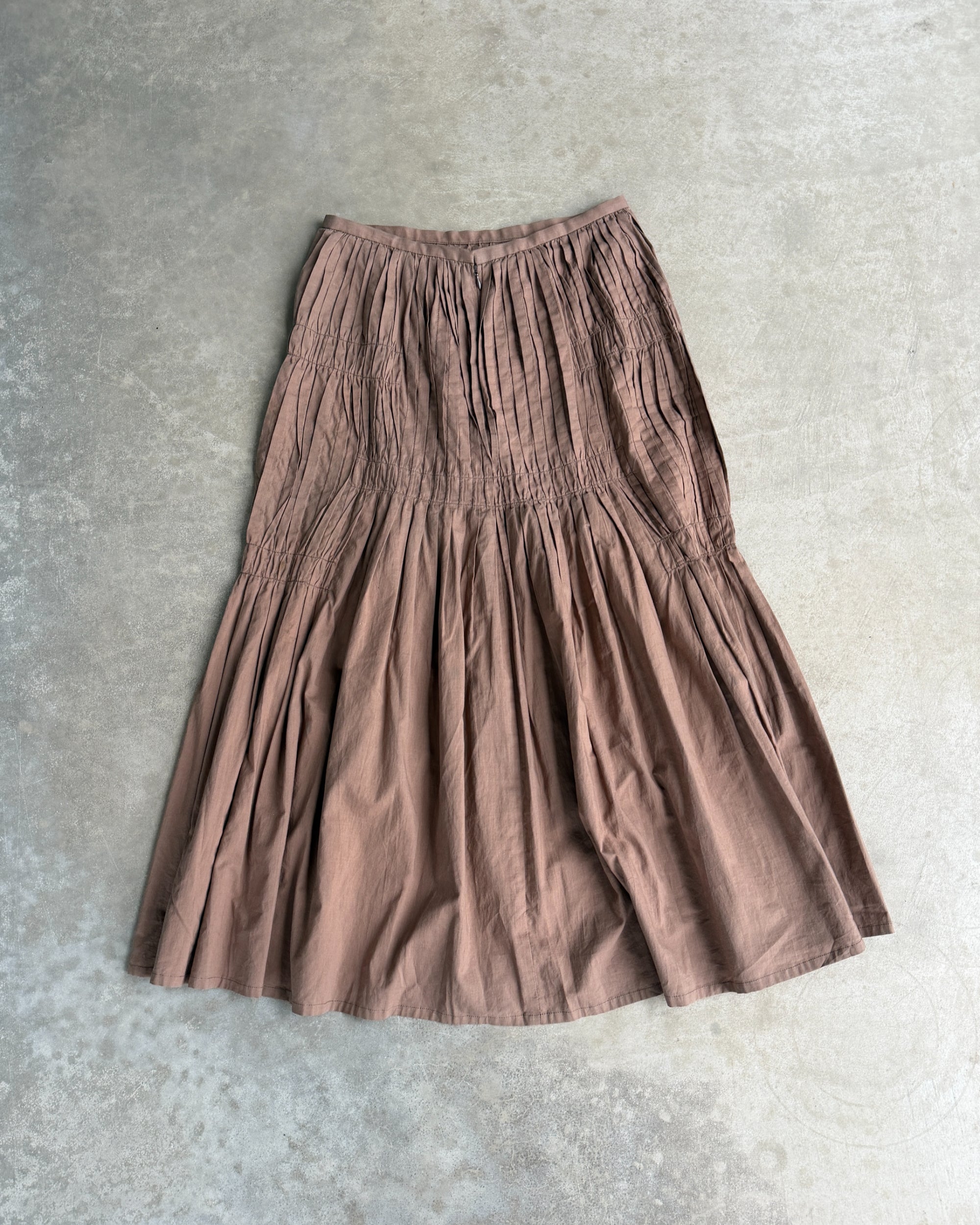 Issey Miyake Fête AW16 Maxi Skirt – S-on a concrete background