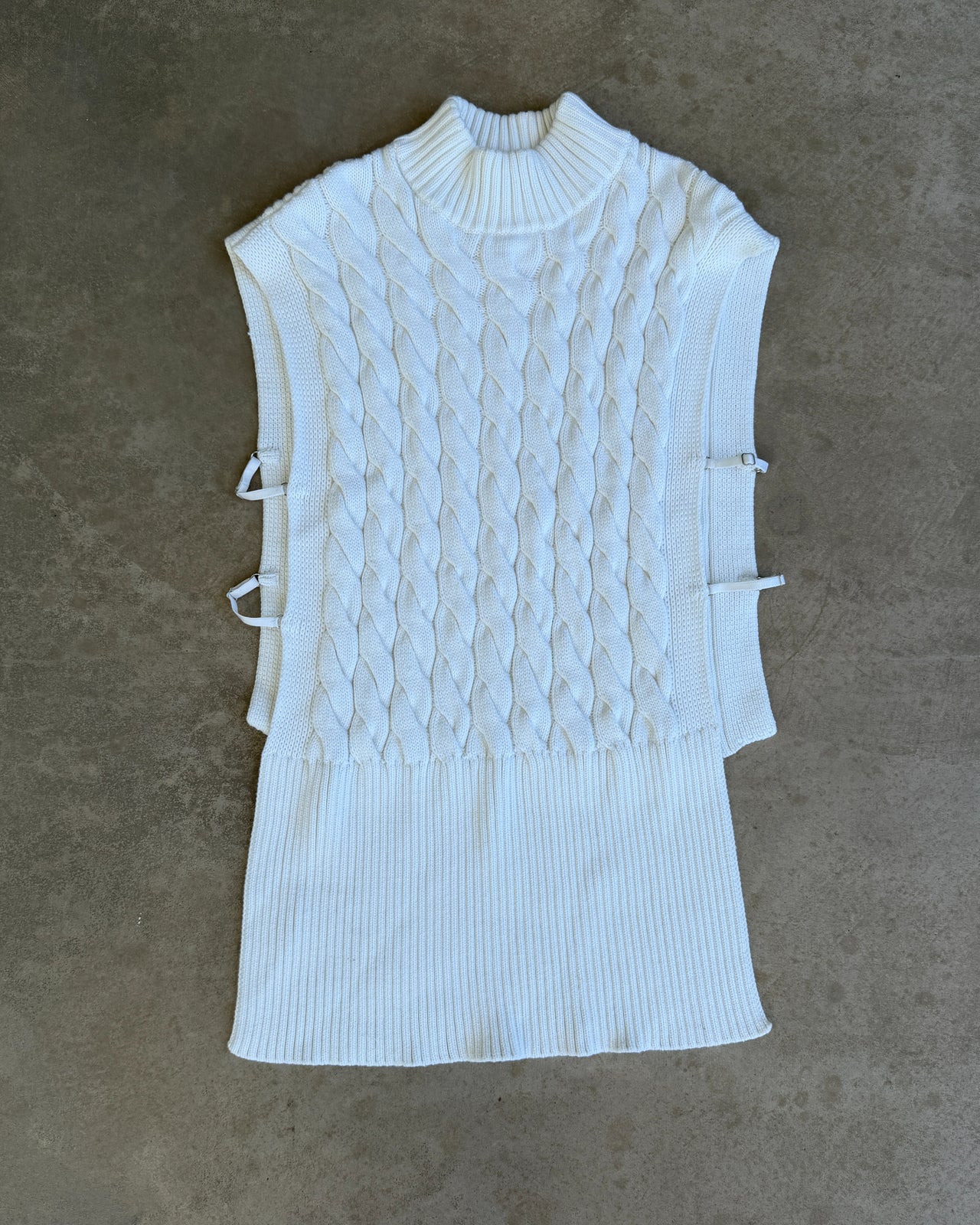 Sport Max White Argyle Knit Pullover with Open Sides – S/M-on a concrete background