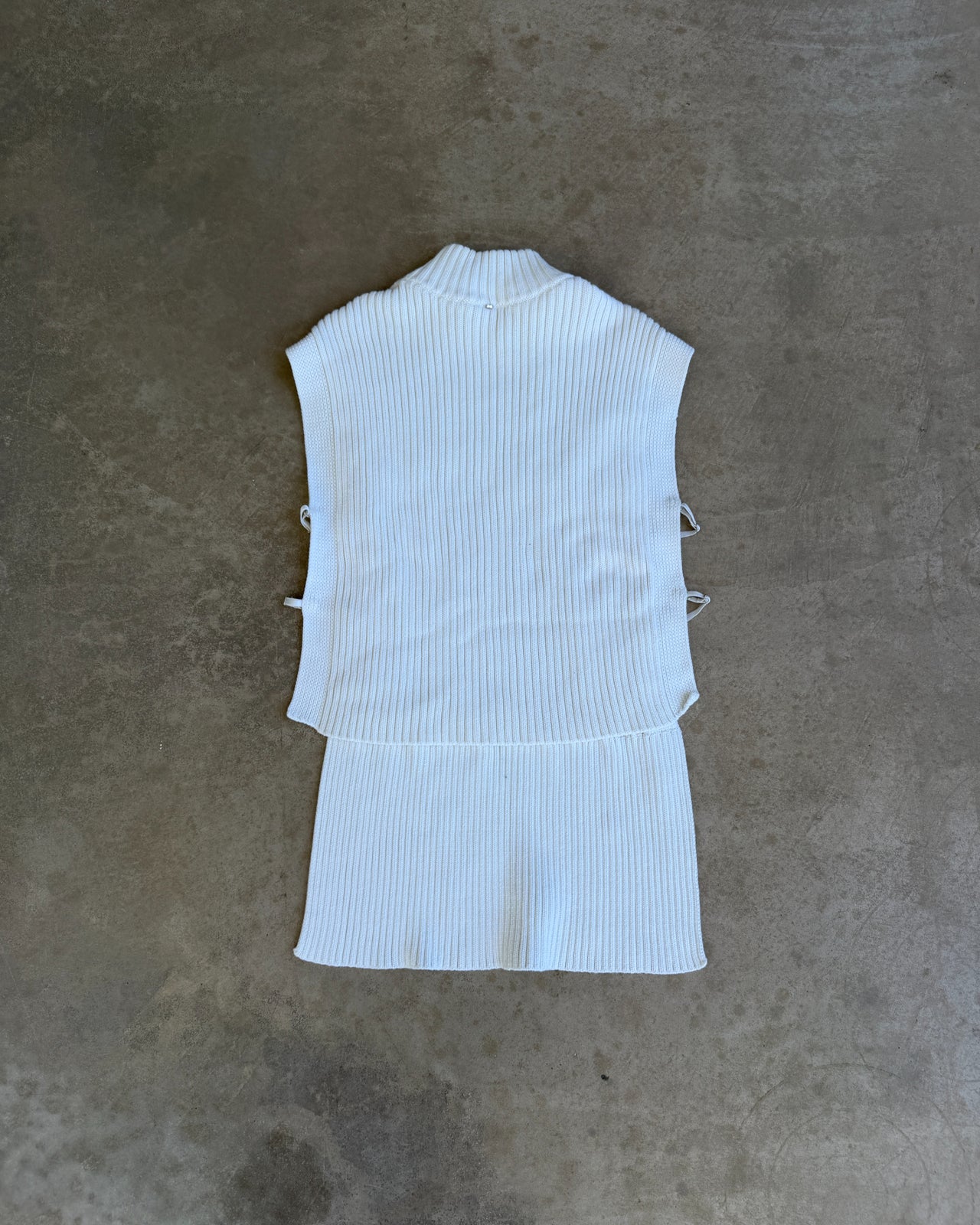 Sport Max White Argyle Knit Pullover with Open Sides – S/M-on a concrete background