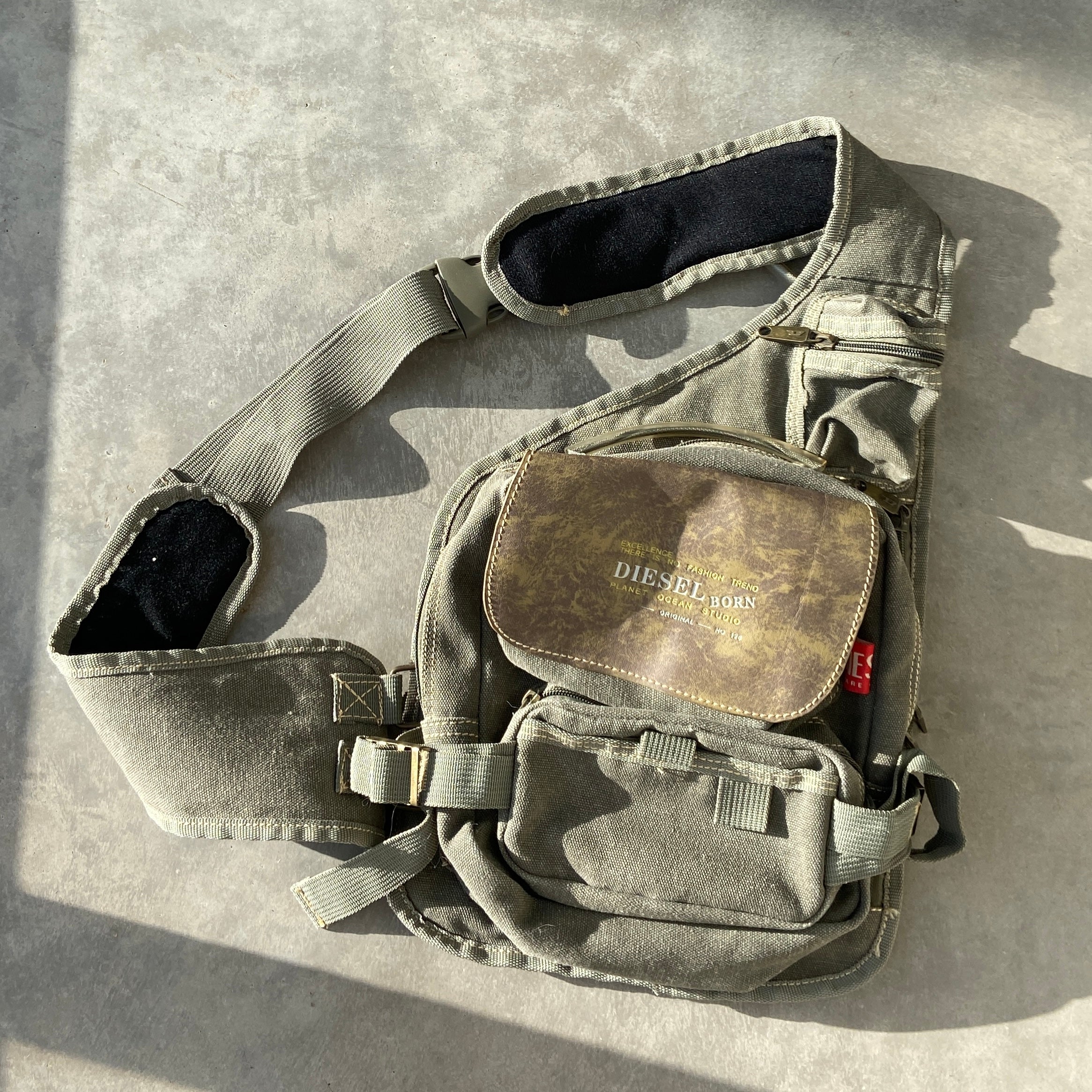 DIESEL 2000'S UTILITY SLING BAG