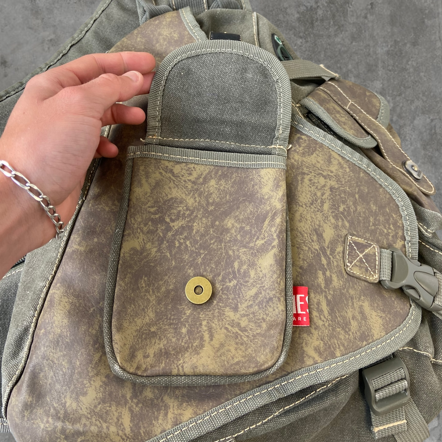 DIESEL 2000'S UTILITY SLING BAG