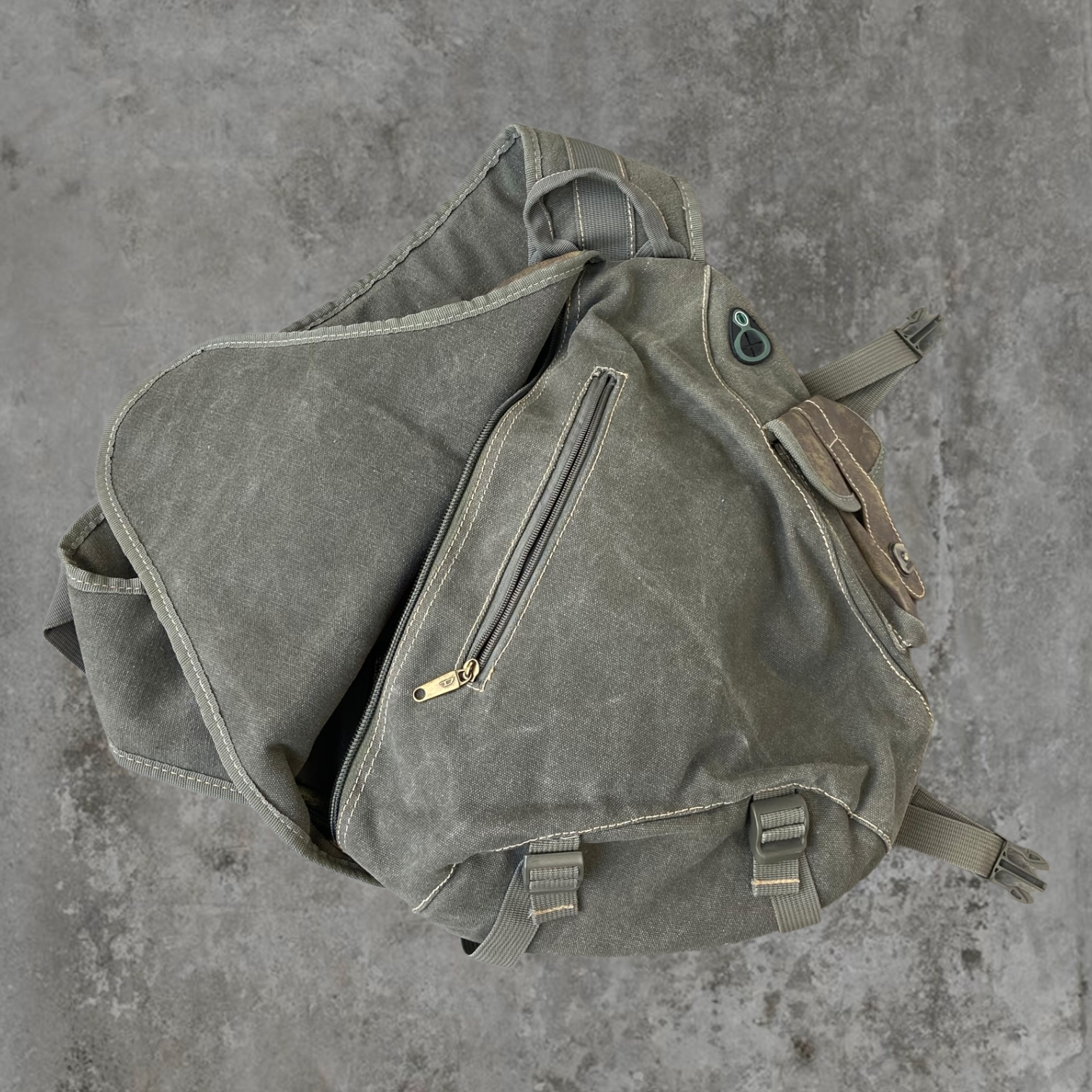 DIESEL 2000'S UTILITY SLING BAG