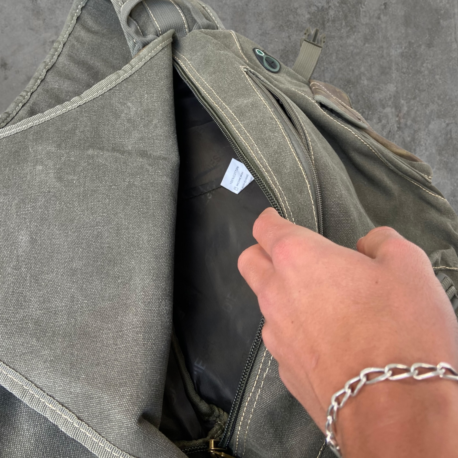 DIESEL 2000'S UTILITY SLING BAG