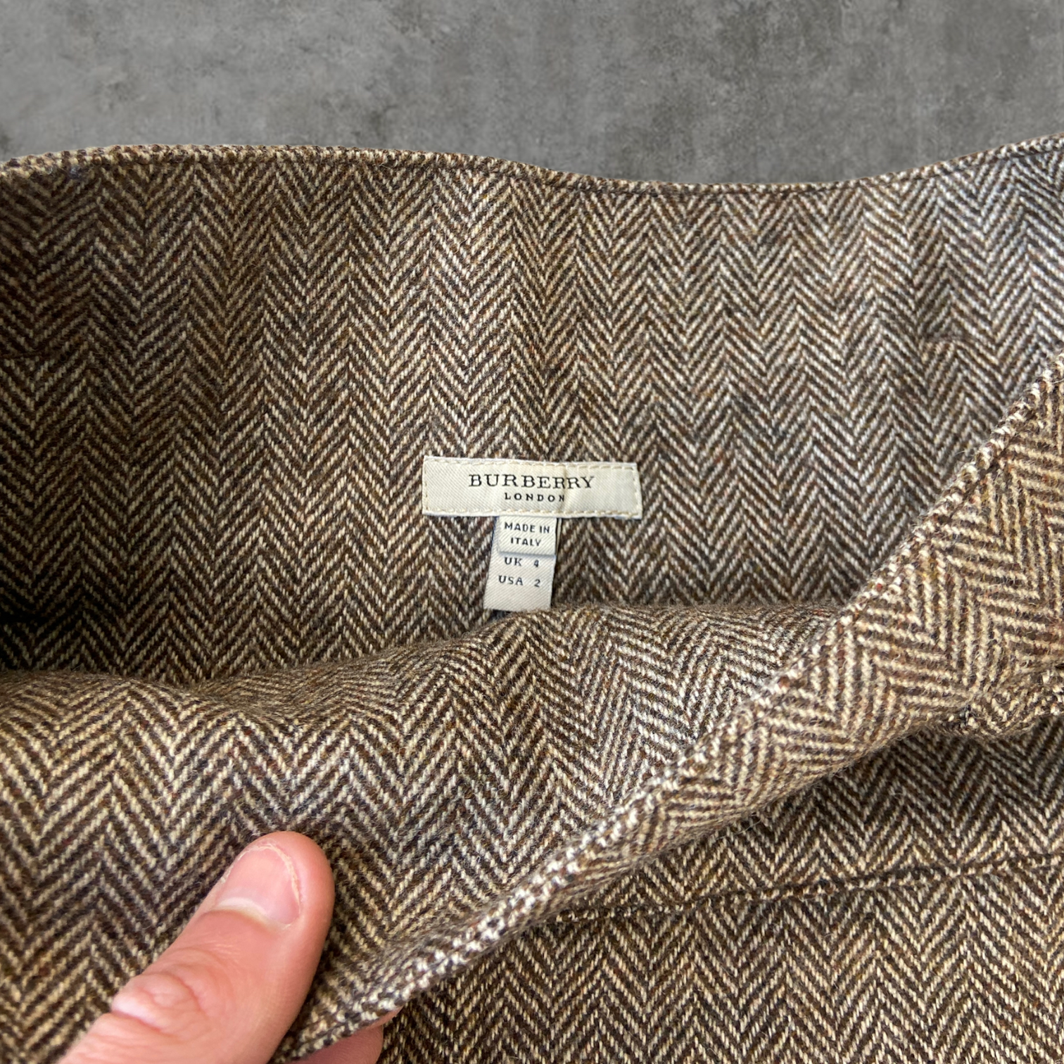 BURBERRY HIGH WAISTED PLEATED MINI SKIRT - UK 4